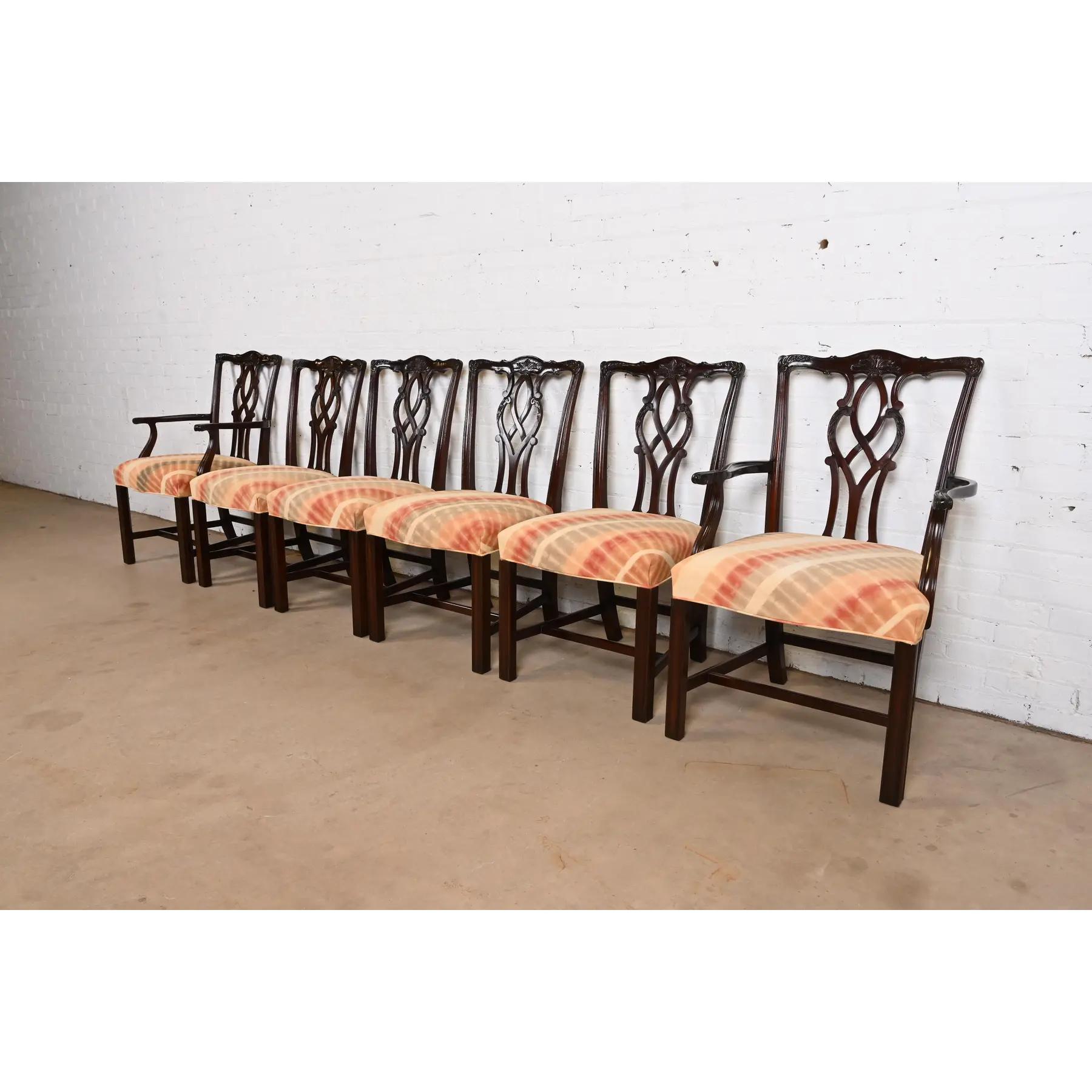 A gorgeous set of six Georgian or Chippendale style dining chairs

By Kindel Furniture

USA, 1983

Solid carved mahogany frames, with upholstered seats.

Measures:
Side Chairs: 20.5