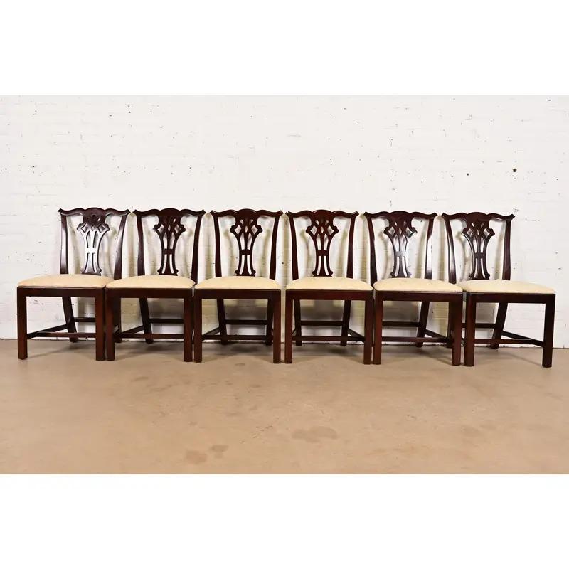 Kindel Furniture Georgianische geschnitzte Mahagoni-Esszimmerstühle, Sechser-Set (amerikanisch) im Angebot