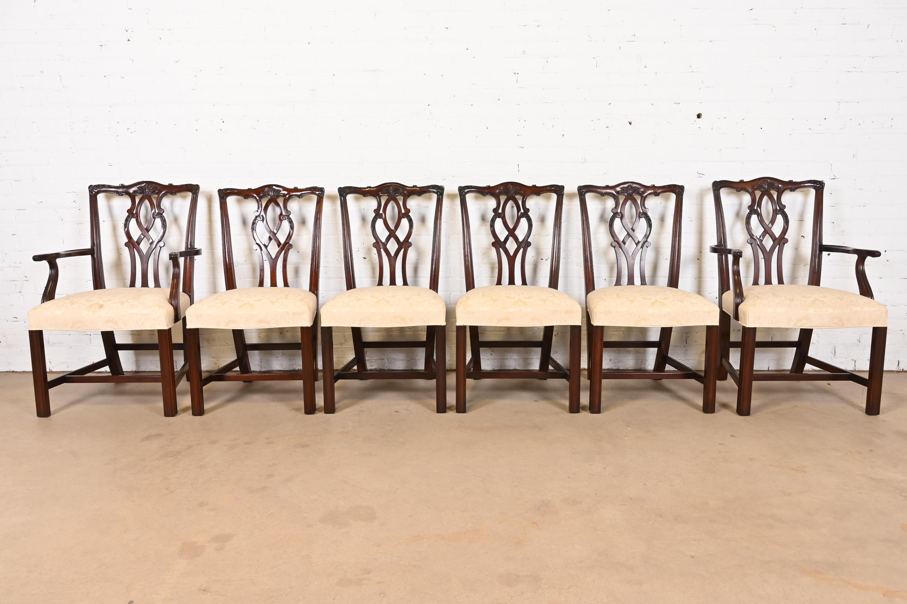 Kindel Furniture Sillas de Comedor Georgianas de Caoba Tallada, Juego de Seis Estadounidense en venta