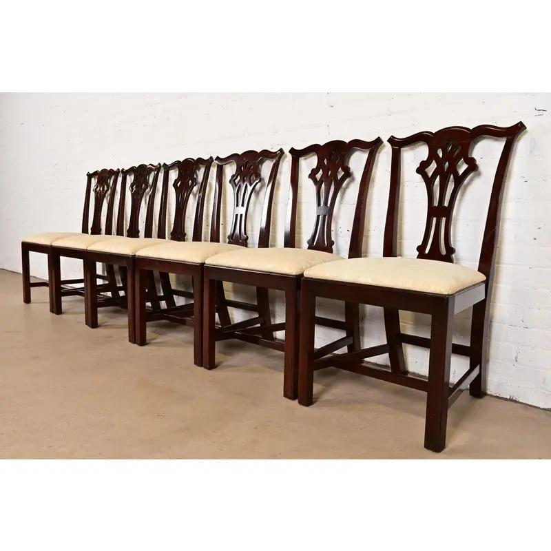 Kindel Furniture Georgianische geschnitzte Mahagoni-Esszimmerstühle, Sechser-Set (Ende des 20. Jahrhunderts) im Angebot