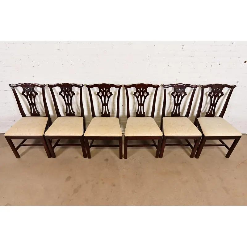 Kindel Furniture Georgianische geschnitzte Mahagoni-Esszimmerstühle, Sechser-Set (Polster) im Angebot