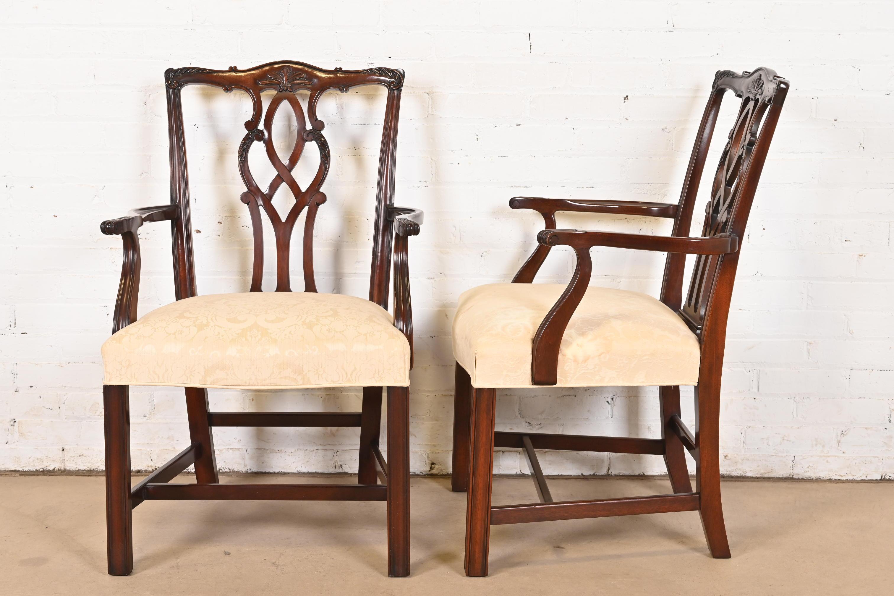 Kindel Furniture Sillas de Comedor Georgianas de Caoba Tallada, Juego de Seis en venta 1