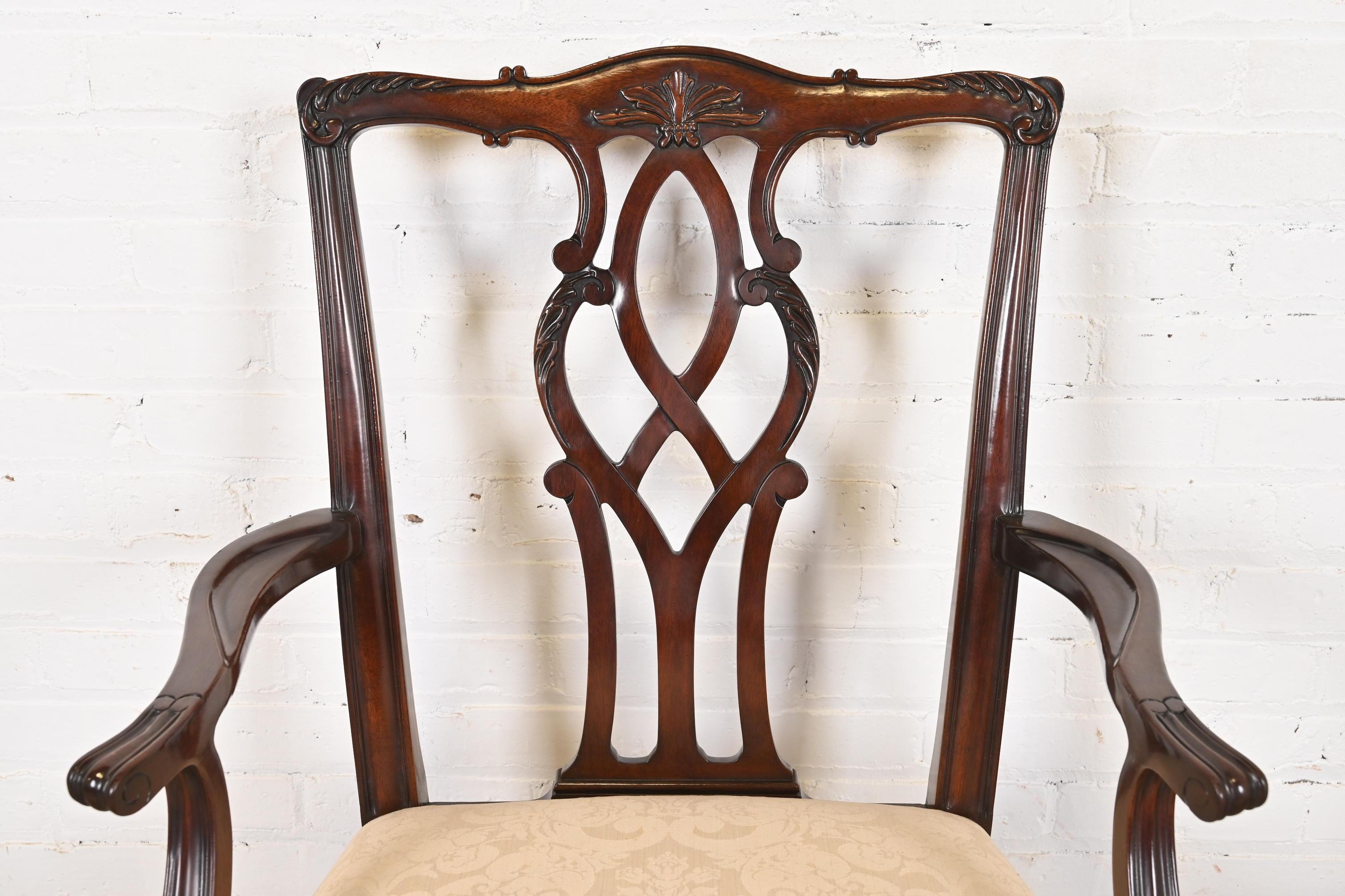 Kindel Furniture Sillas de Comedor Georgianas de Caoba Tallada, Juego de Seis en venta 2