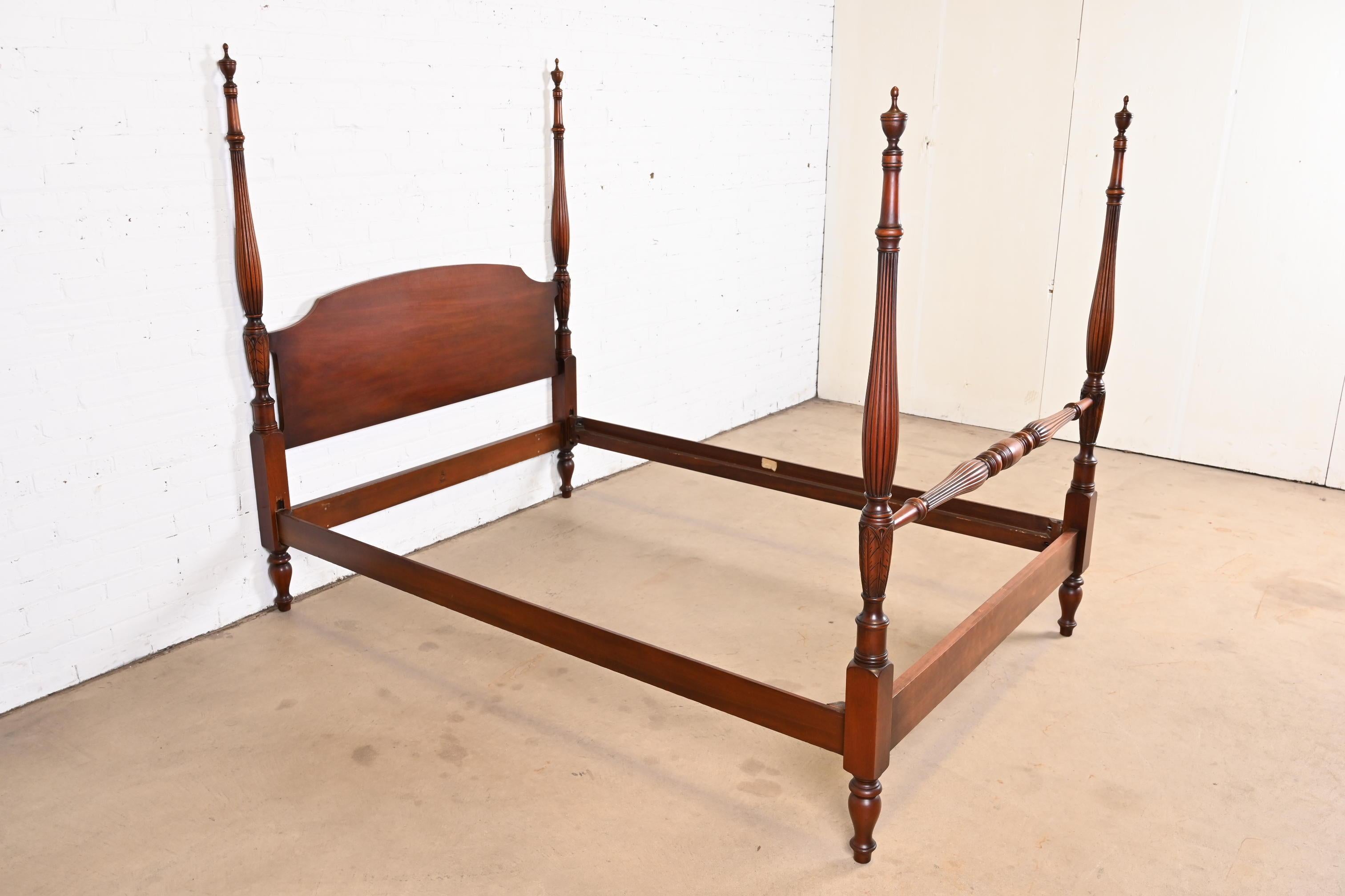 American Kindel Furniture Georgian Carved Mahogany Full Size Poster Bed, circa 1960s For Sale