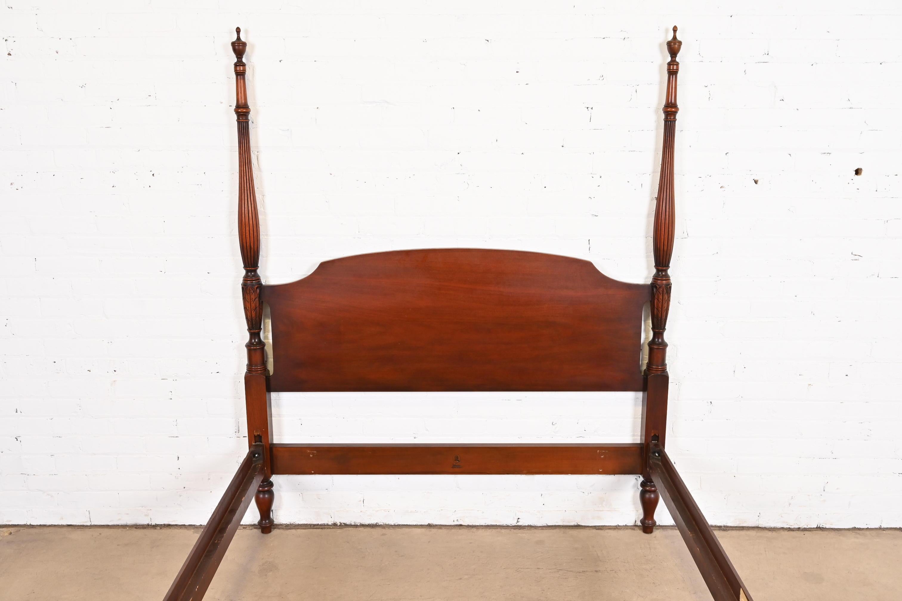 Mid-20th Century Kindel Furniture Georgian Carved Mahogany Full Size Poster Bed, circa 1960s For Sale