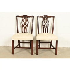Kindel Furniture - Sedie laterali o sedie da pranzo in mogano intagliato georgiano, coppia