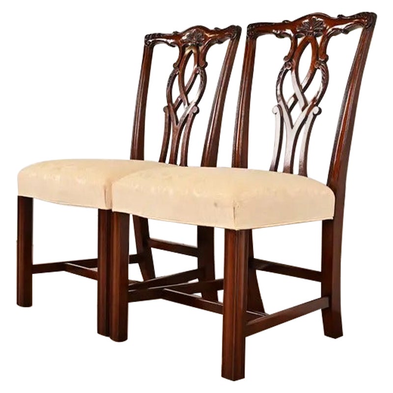 Kindel Furniture Georgianische geschnitzte Mahagoni Beistellstühle oder Esszimmerstühle, Paar