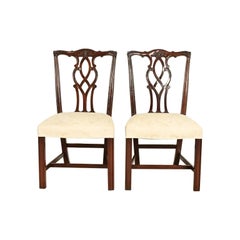 Kindel Furniture - Sedie laterali o sedie da pranzo in mogano intagliato georgiano, coppia