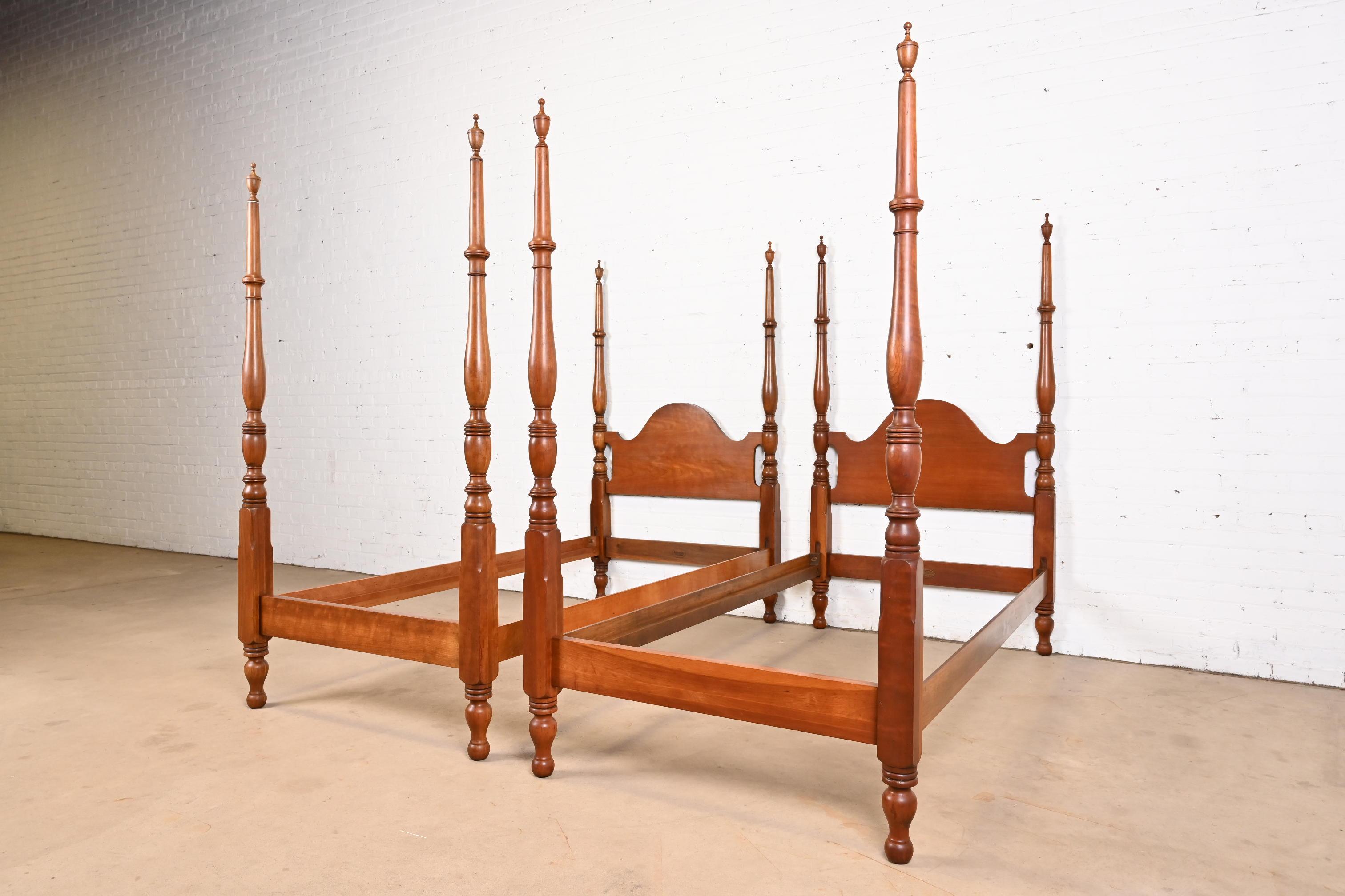 Kindel Furniture Georgian Carved Solid Cherry Wood Twin Size Poster Beds, Pair In Good Condition In South Bend, IN