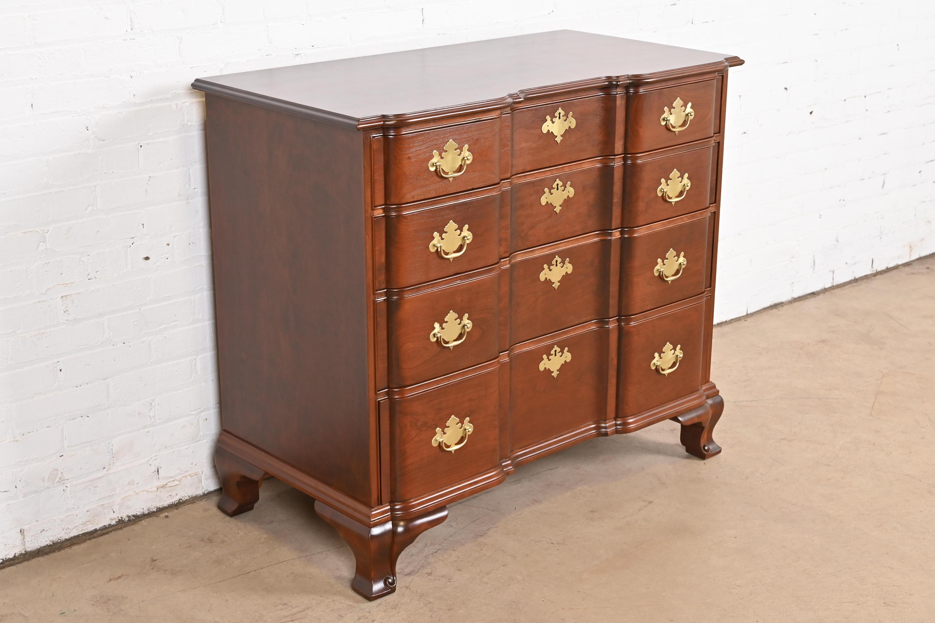 Late 20th Century Kindel Furniture Georgian Carved Solid Mahogany Block Front Chest of Drawers For Sale