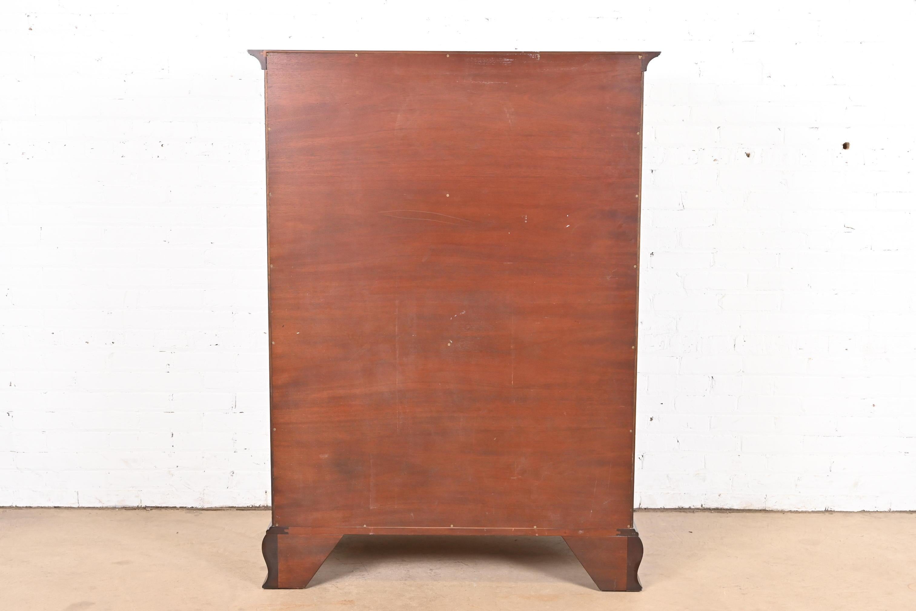 Kindel Furniture Georgianische geschnitzte Hochkommode aus massivem Mahagoniholz im Angebot 6