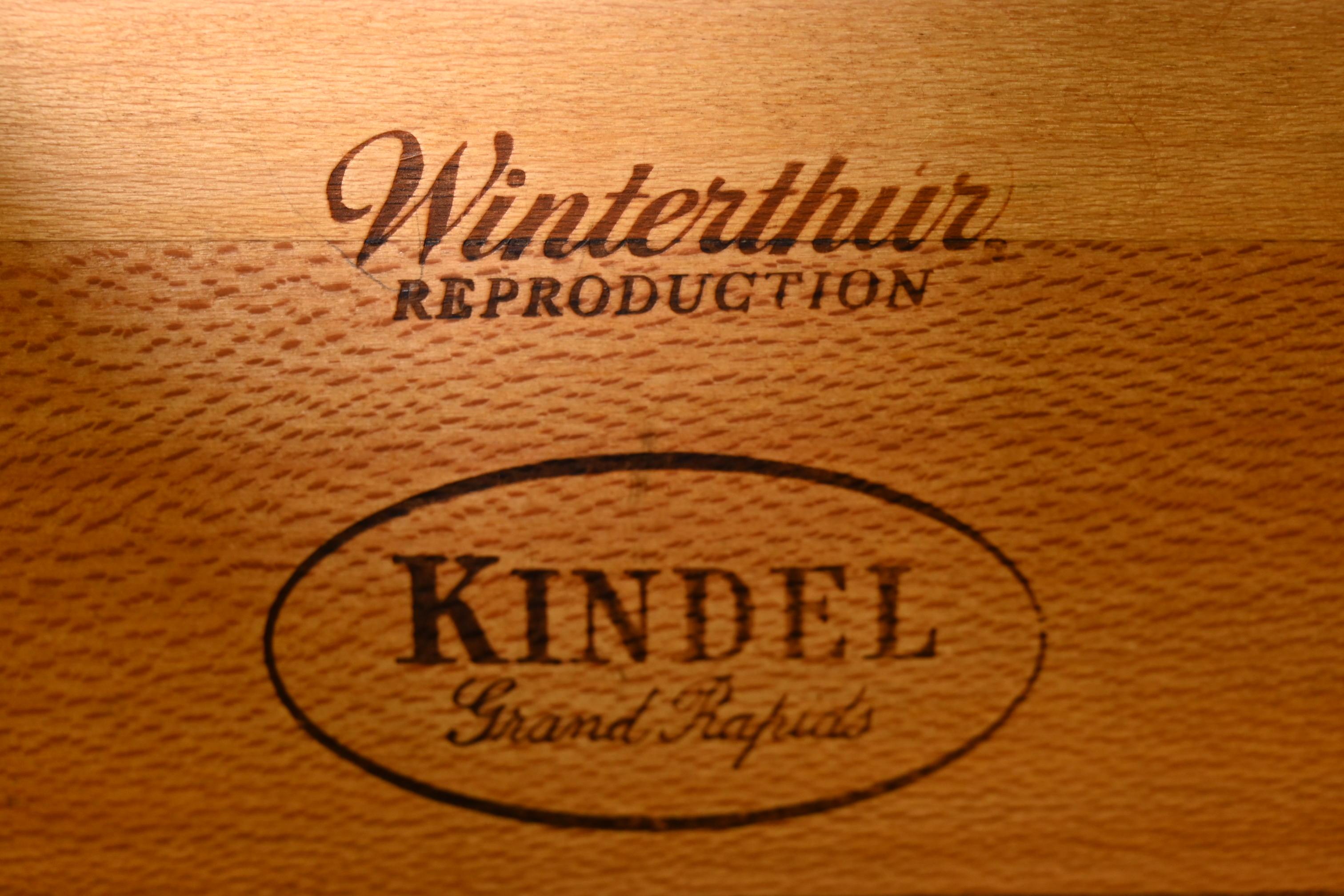 Kindel Furniture Georgianische geschnitzte Hochkommode aus massivem Mahagoniholz im Angebot 3