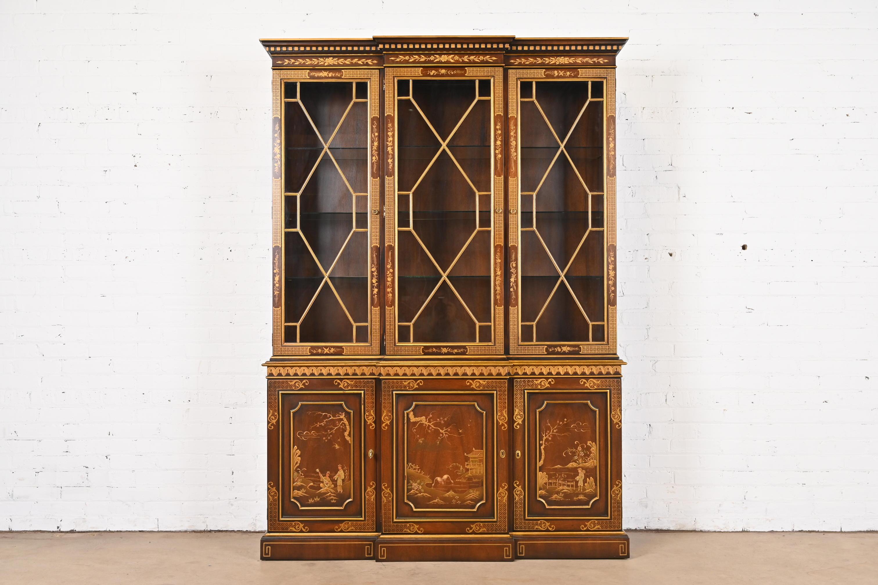 A gorgeous Georgian or Chippendale style breakfront bookcase or dining cabinet with hand-painted Chinoiserie scenes

By Kindel Furniture

USA, Circa 1980s

Carved mahogany, with mullioned glass front doors, original brass hardware, and hand-painted