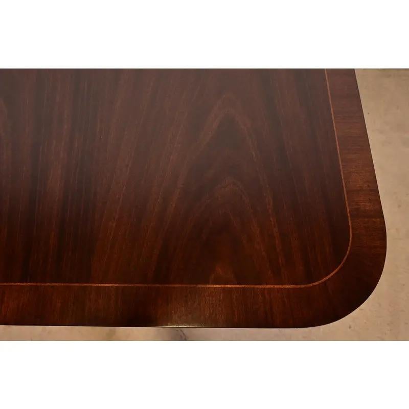 Kindel Furniture Table de salle à manger à double rallonge Georgian, nouvellement repeinte en vente 5