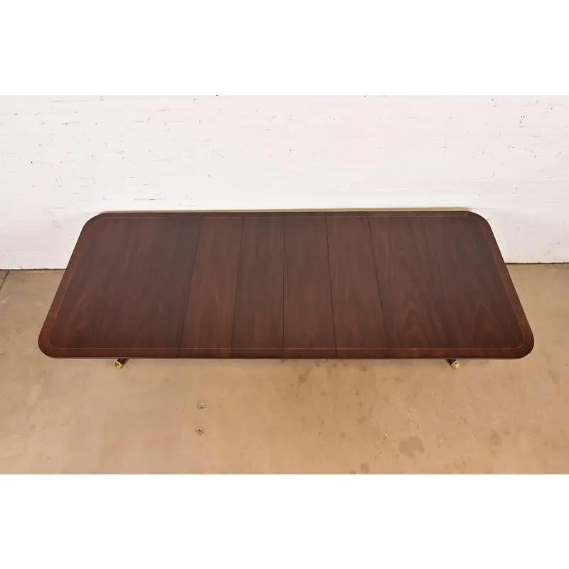 Laiton Kindel Furniture Table de salle à manger à double rallonge Georgian, nouvellement repeinte en vente