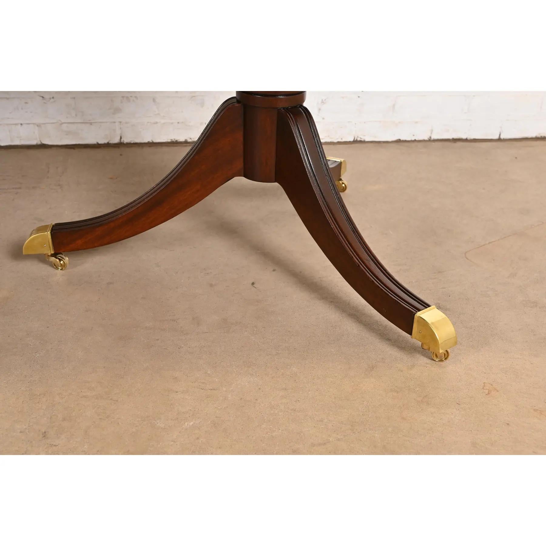 Kindel Furniture Georgian Flame Mahogany Pedestal Dining Table, Refinished For Sale 5