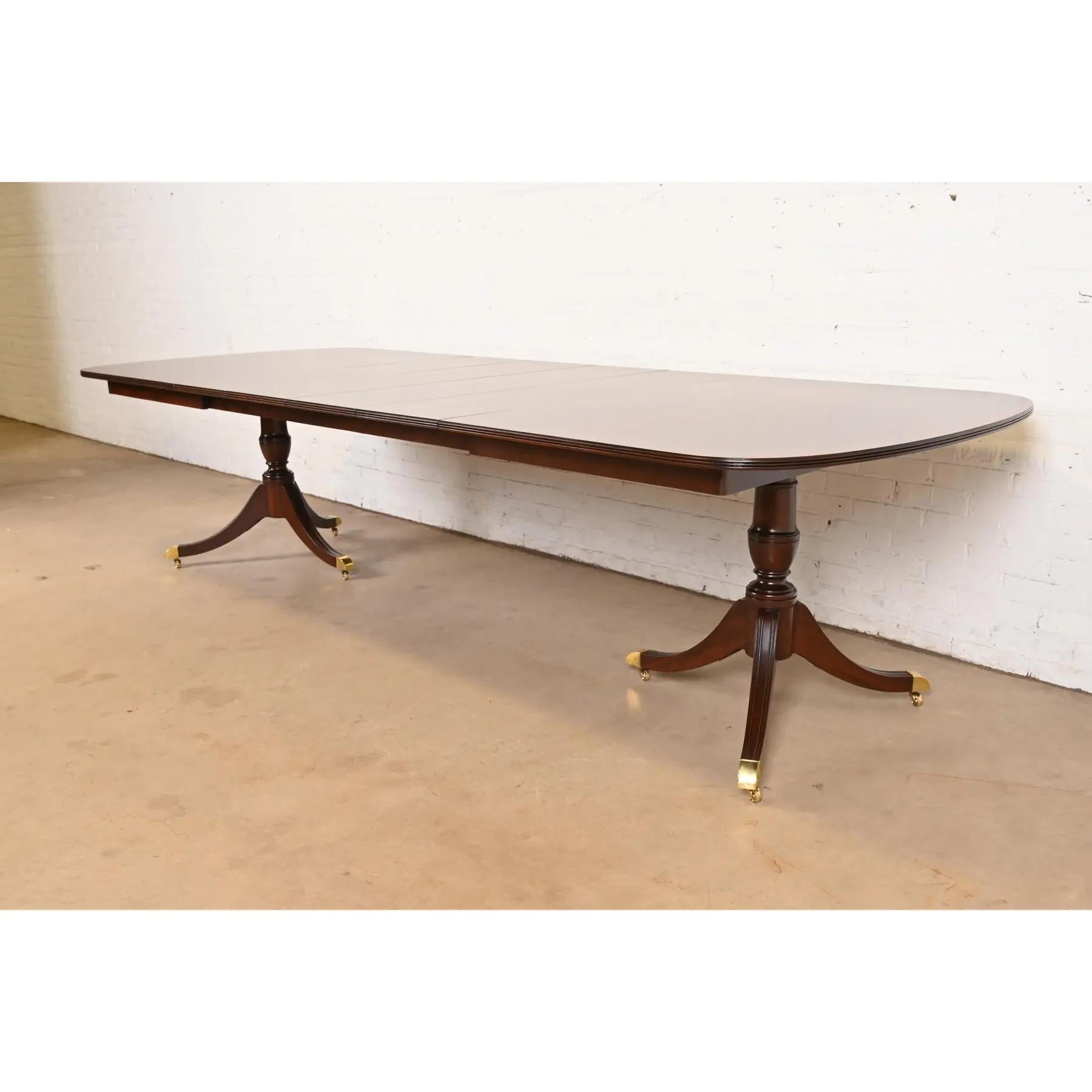 Late 20th Century Kindel Furniture Georgian Flame Mahogany Pedestal Dining Table, Refinished For Sale