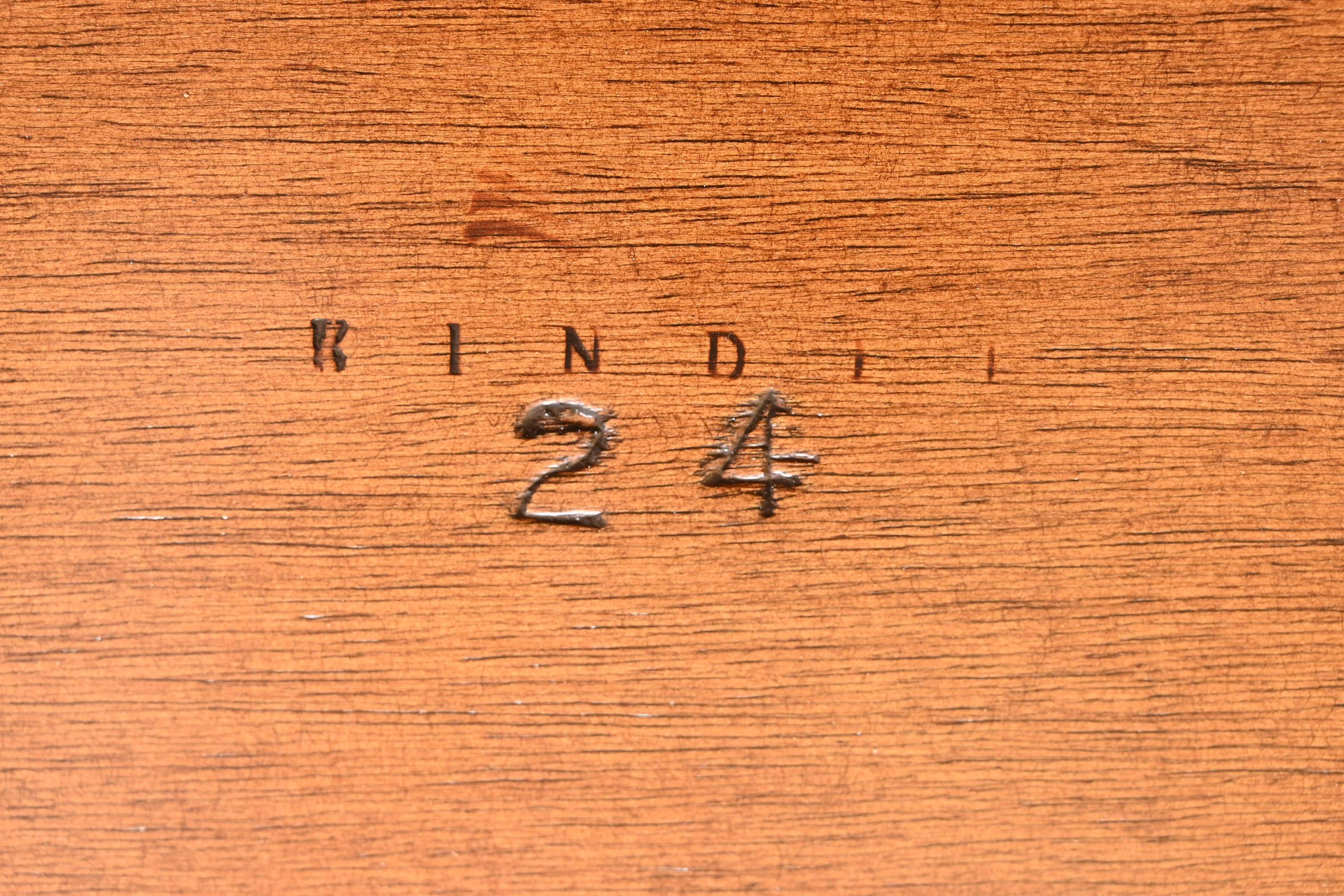 Kindel Furniture Mesa de comedor Georgian Flame de caoba con pedestal, repintada en venta 2