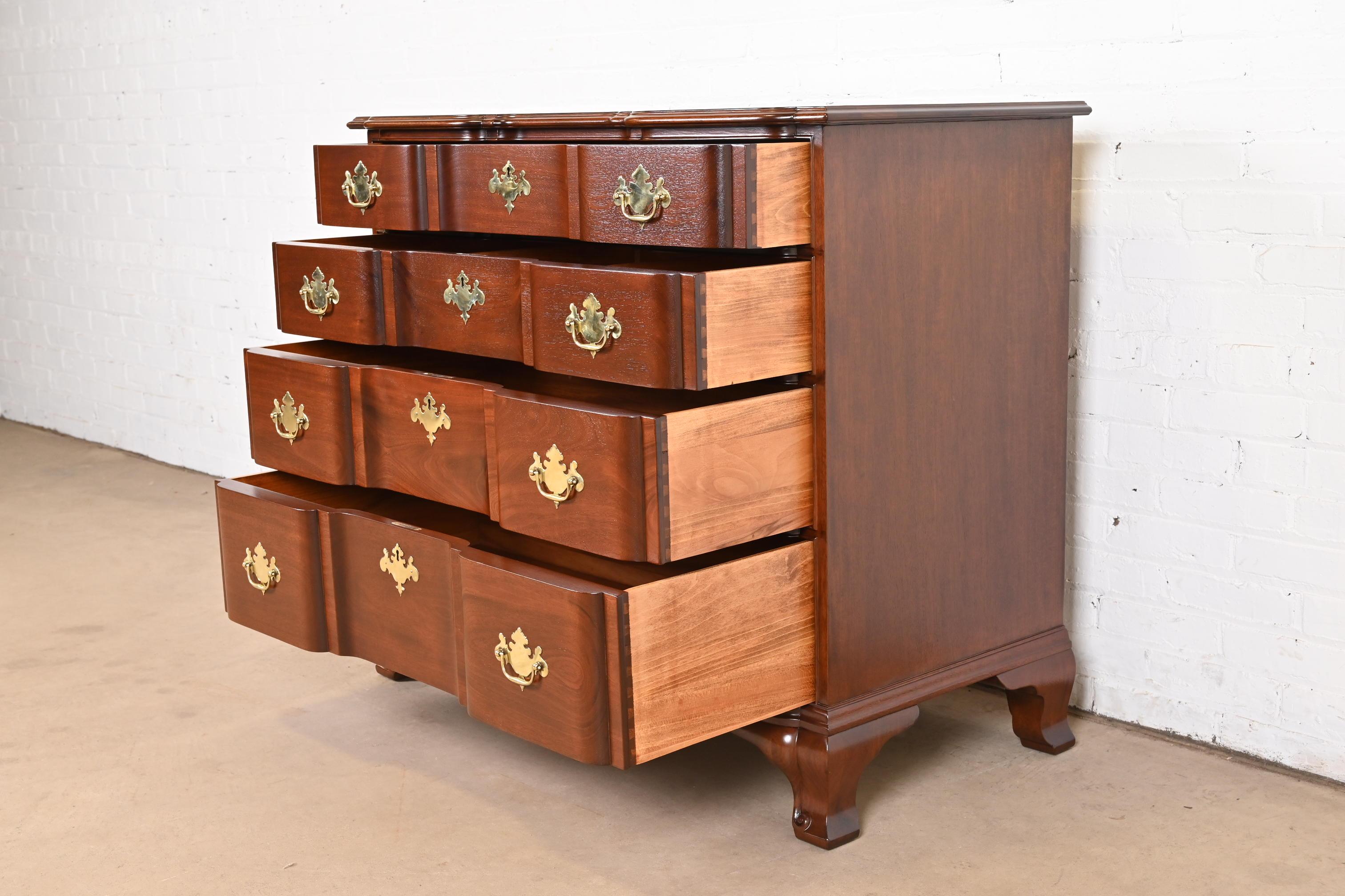 Kindel Furniture Georgian Mahogany Block Front Chest of Drawers, Refinished For Sale 4
