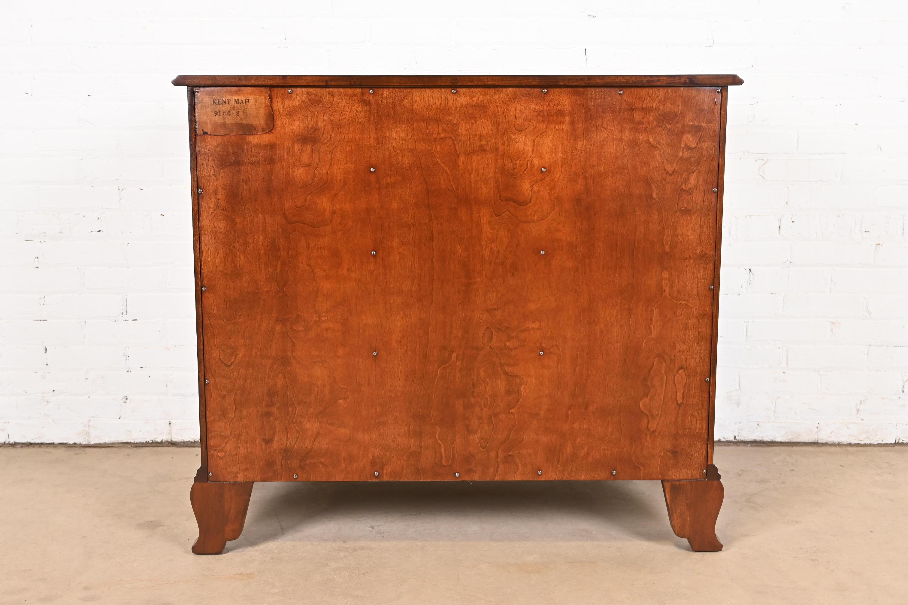 Kindel Furniture Georgian Mahogany Block Front Chest of Drawers, Refinished For Sale 10