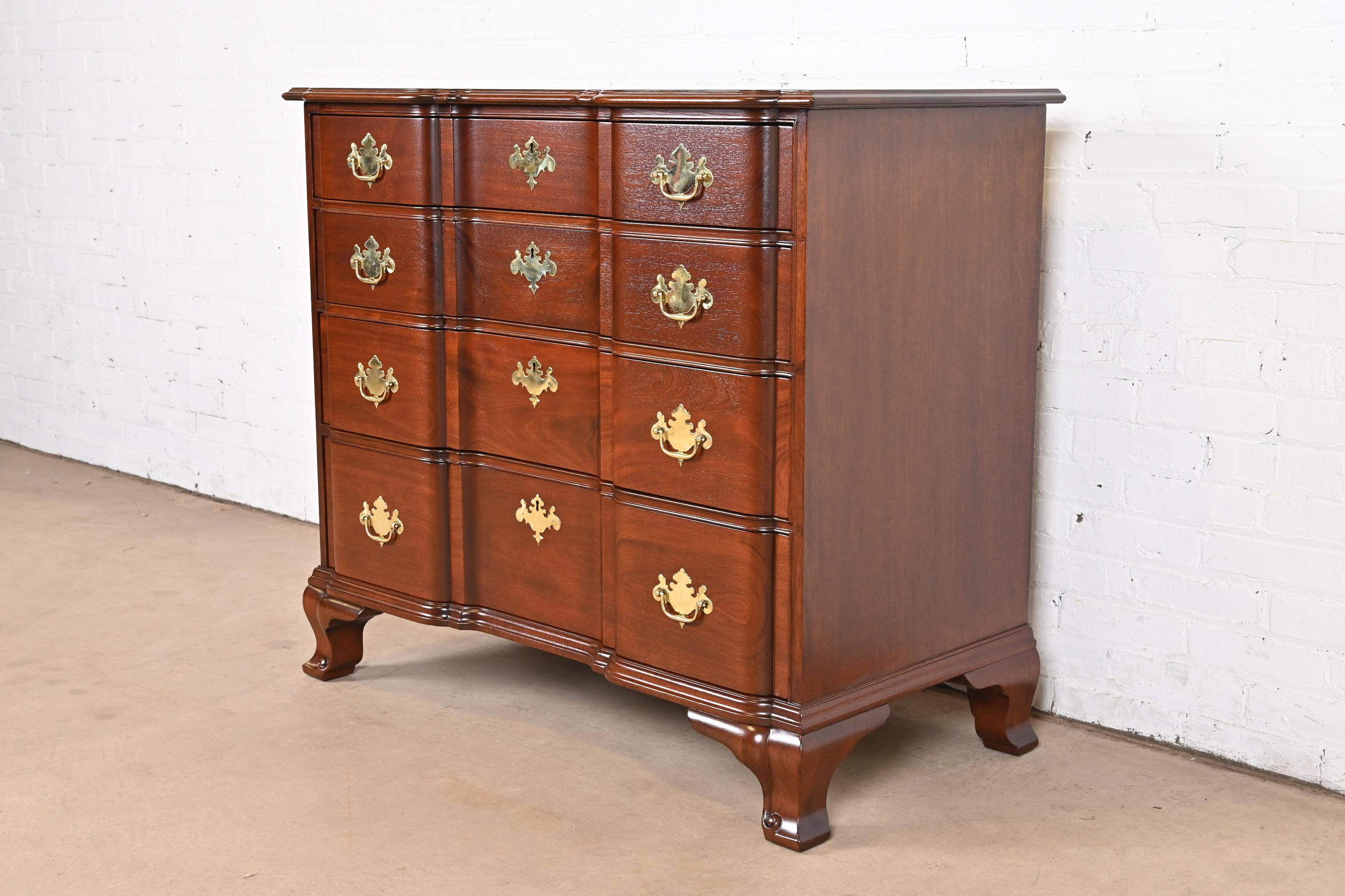 Late 20th Century Kindel Furniture Georgian Mahogany Block Front Chest of Drawers, Refinished For Sale
