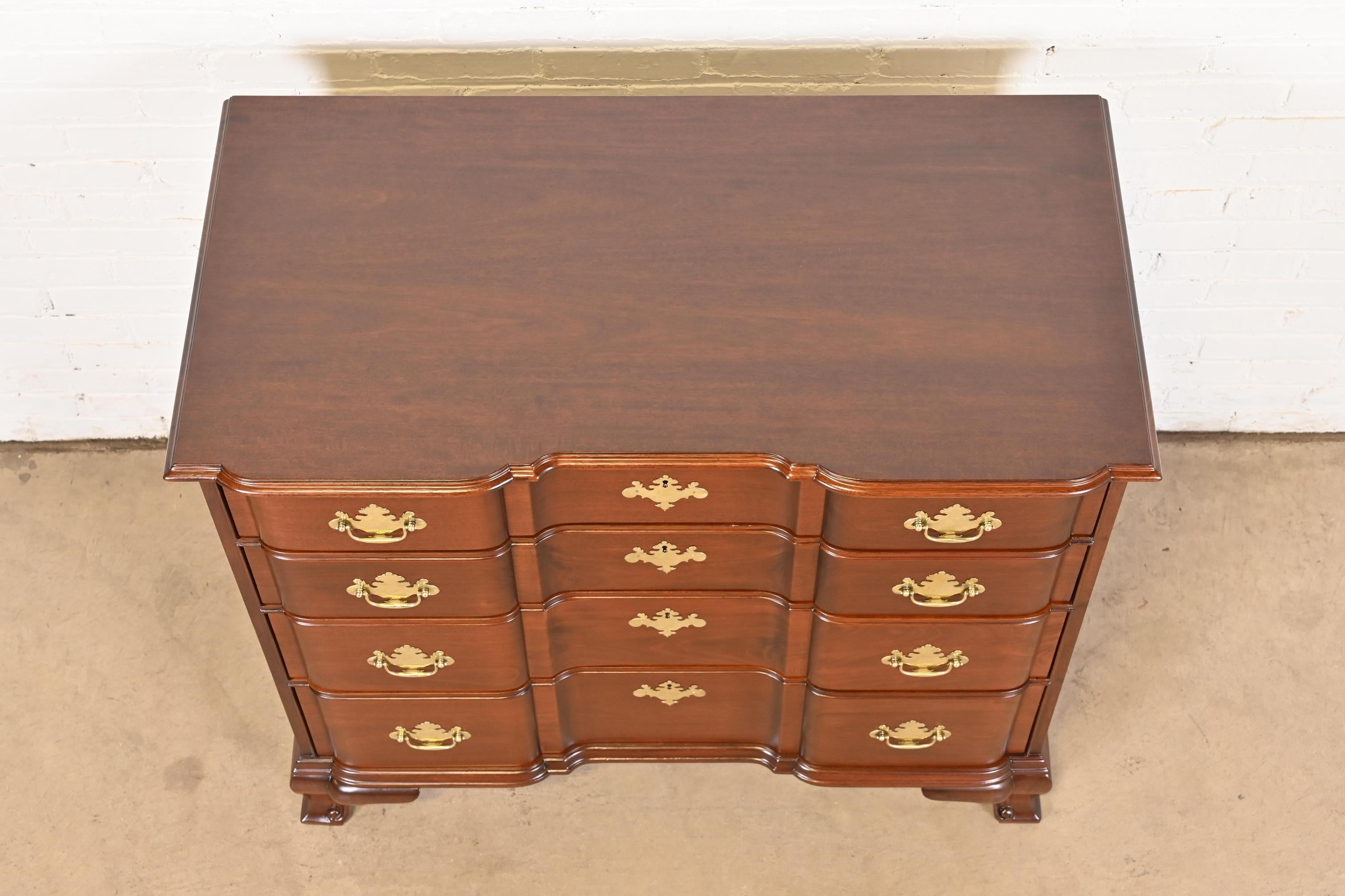 Kindel Furniture Georgian Mahogany Block Front Chest of Drawers, Refinished For Sale 2
