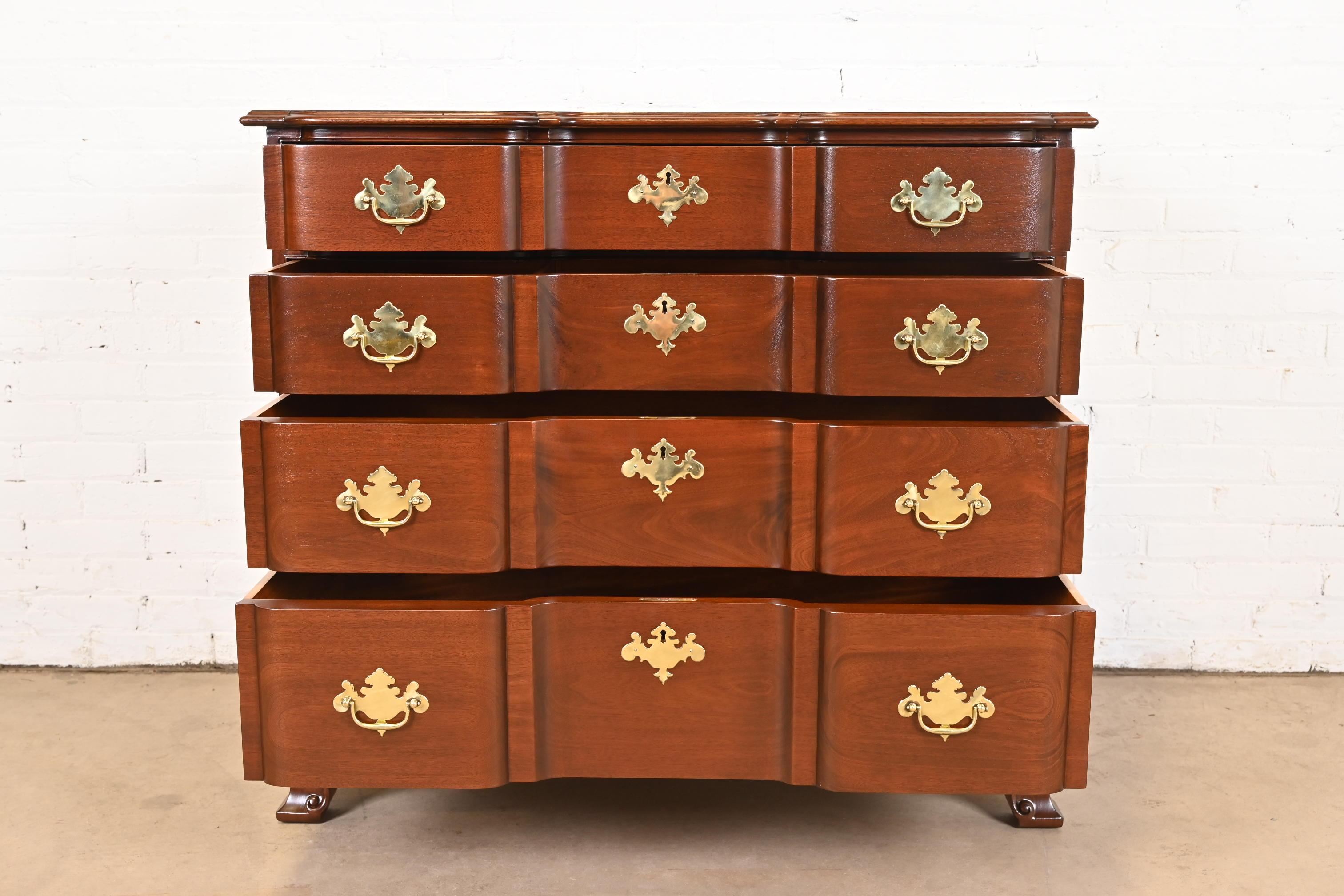 Kindel Furniture Georgian Mahogany Block Front Chest of Drawers, Refinished For Sale 3