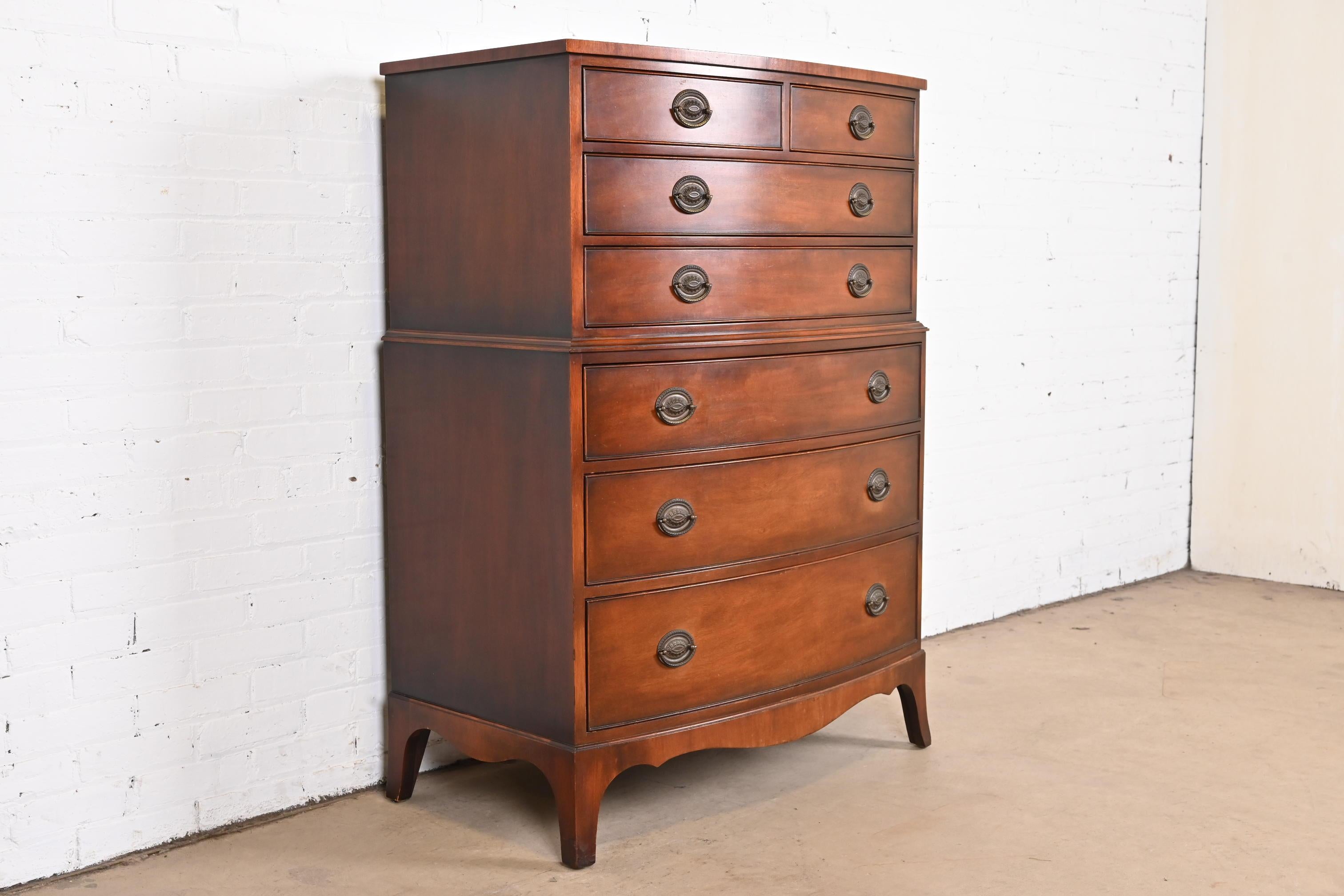 Kindel Furniture Georgian Mahogany Bow Front Highboy Dresser, circa 1960s In Good Condition For Sale In South Bend, IN