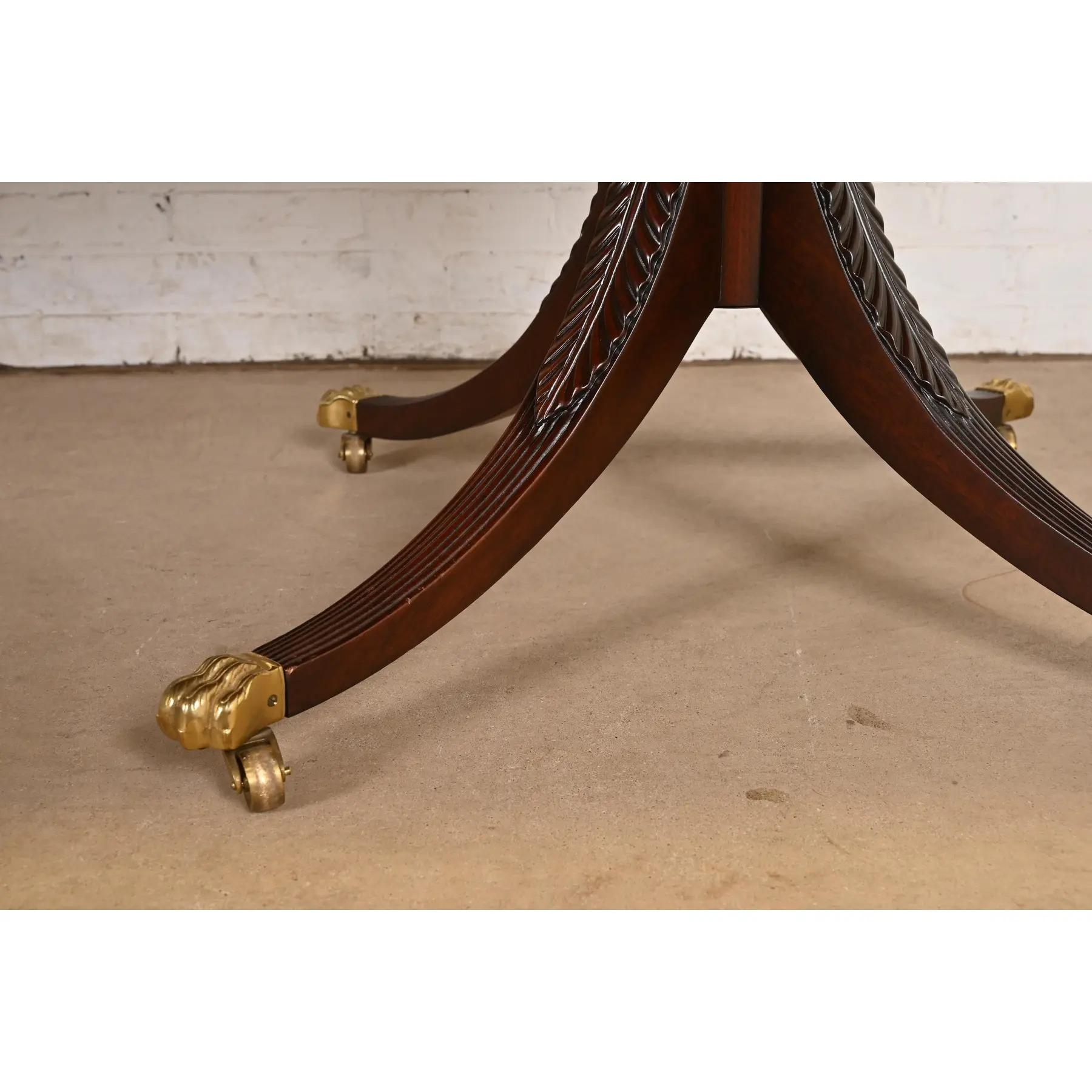 Kindel Furniture Mesa de Comedor Georgiana de Caoba con Doble Pedestal, Reacabada en venta 4