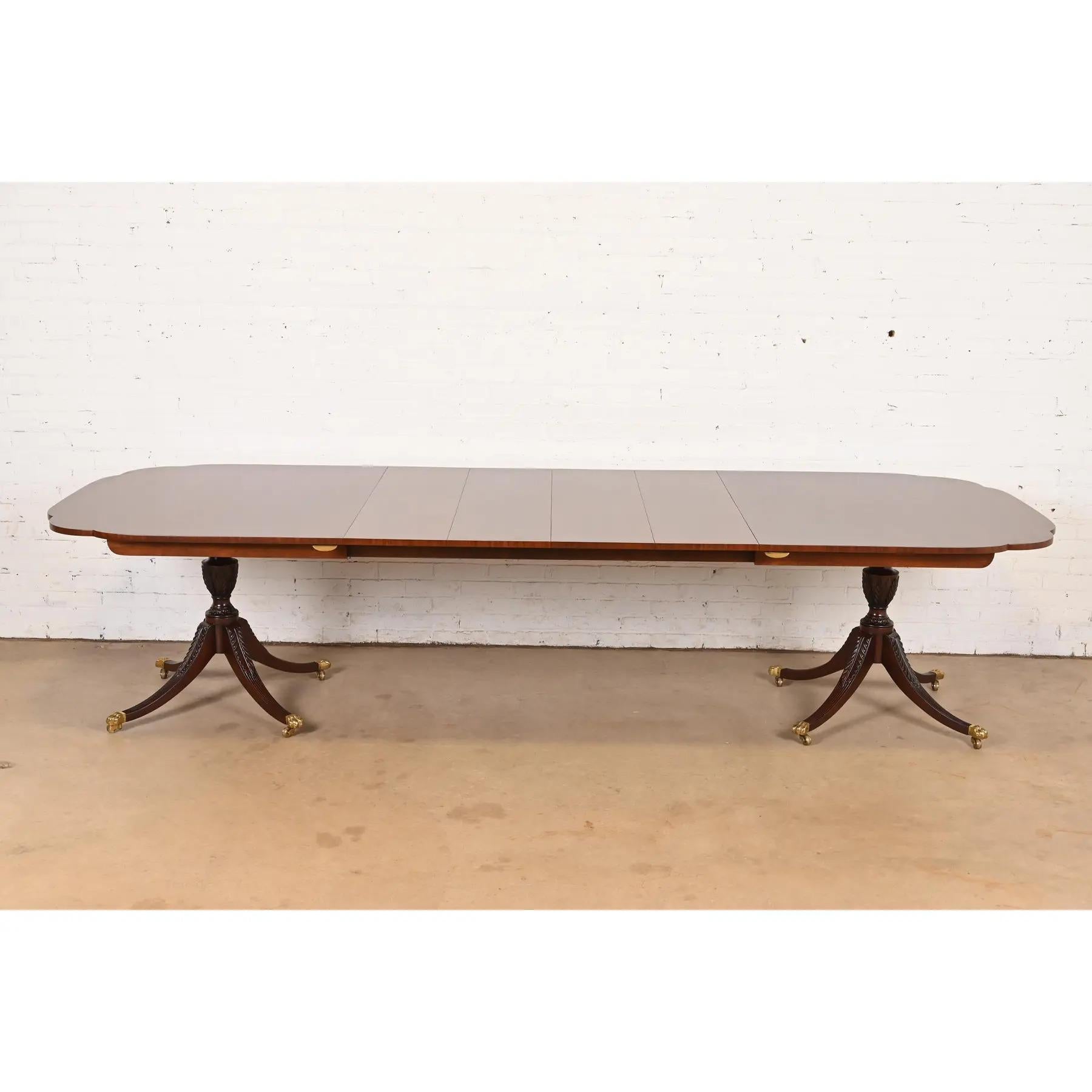 Kindel Furniture Mesa de Comedor Georgiana de Caoba con Doble Pedestal, Reacabada Georgiano en venta
