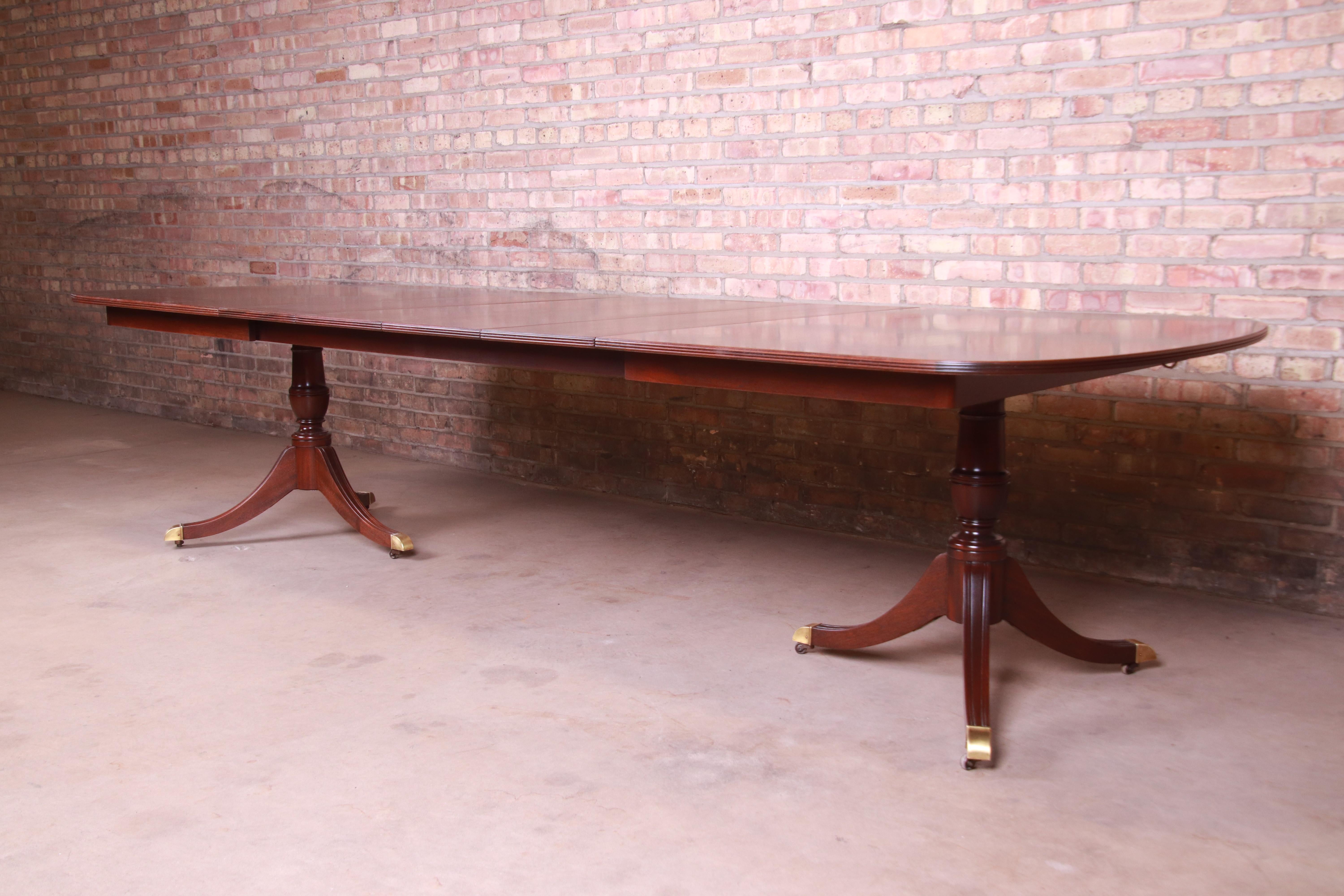 Kindel Furniture Georgian Mahogany Double Pedestal Dining Table, Refinished In Good Condition In South Bend, IN