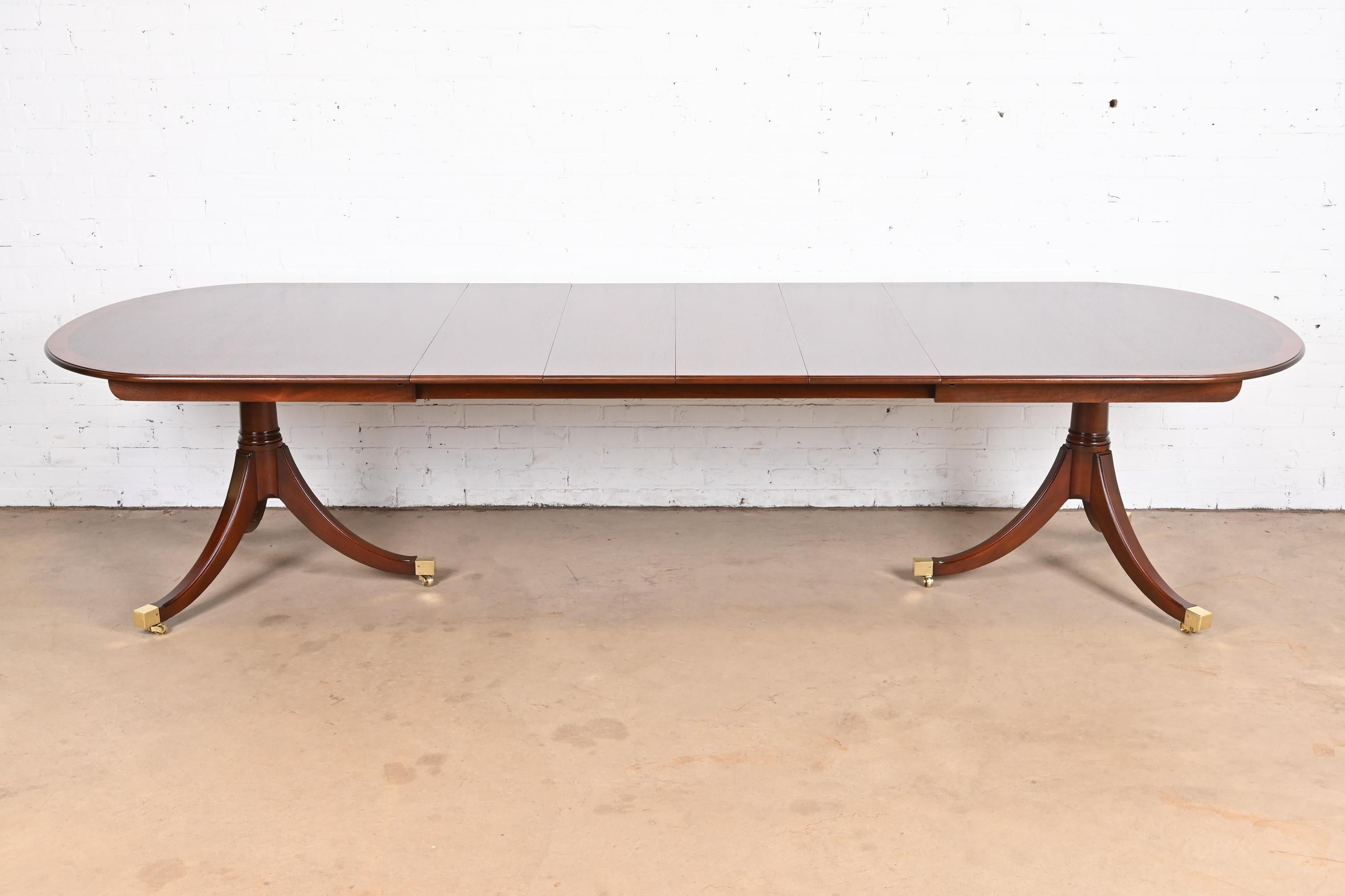 Kindel Furniture Georgian Mahogany Double Pedestal Dining Table, Refinished In Good Condition In South Bend, IN