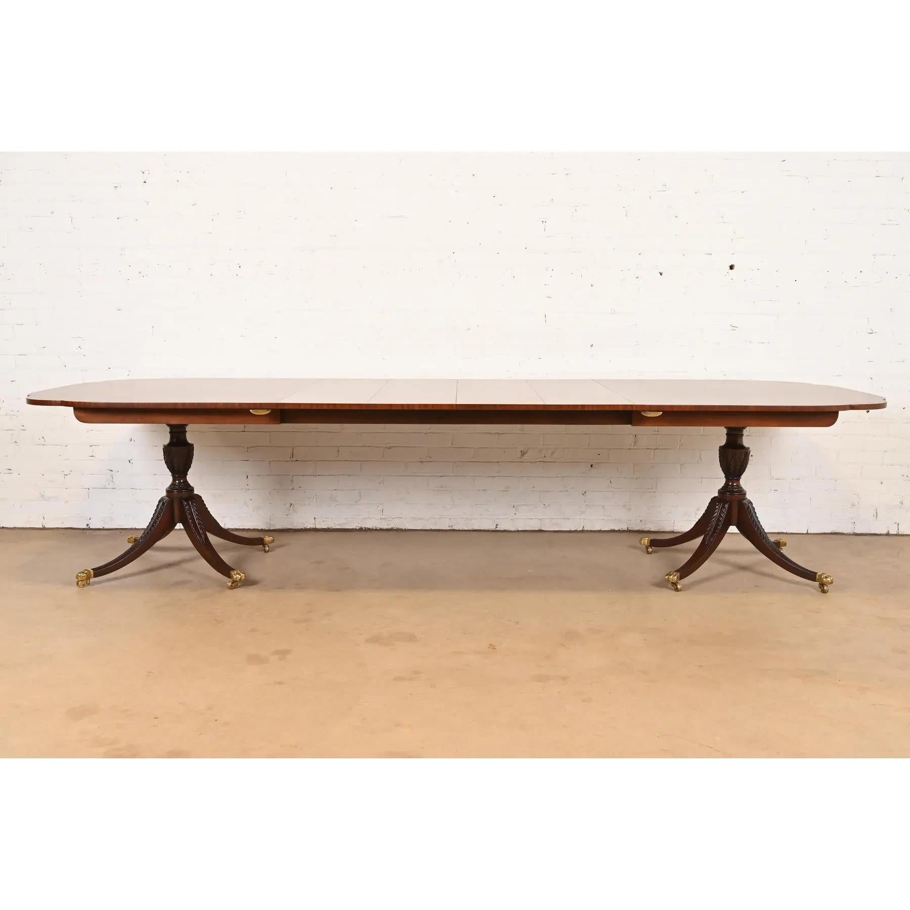 Kindel Furniture Mesa de Comedor Georgiana de Caoba con Doble Pedestal, Reacabada Estadounidense en venta