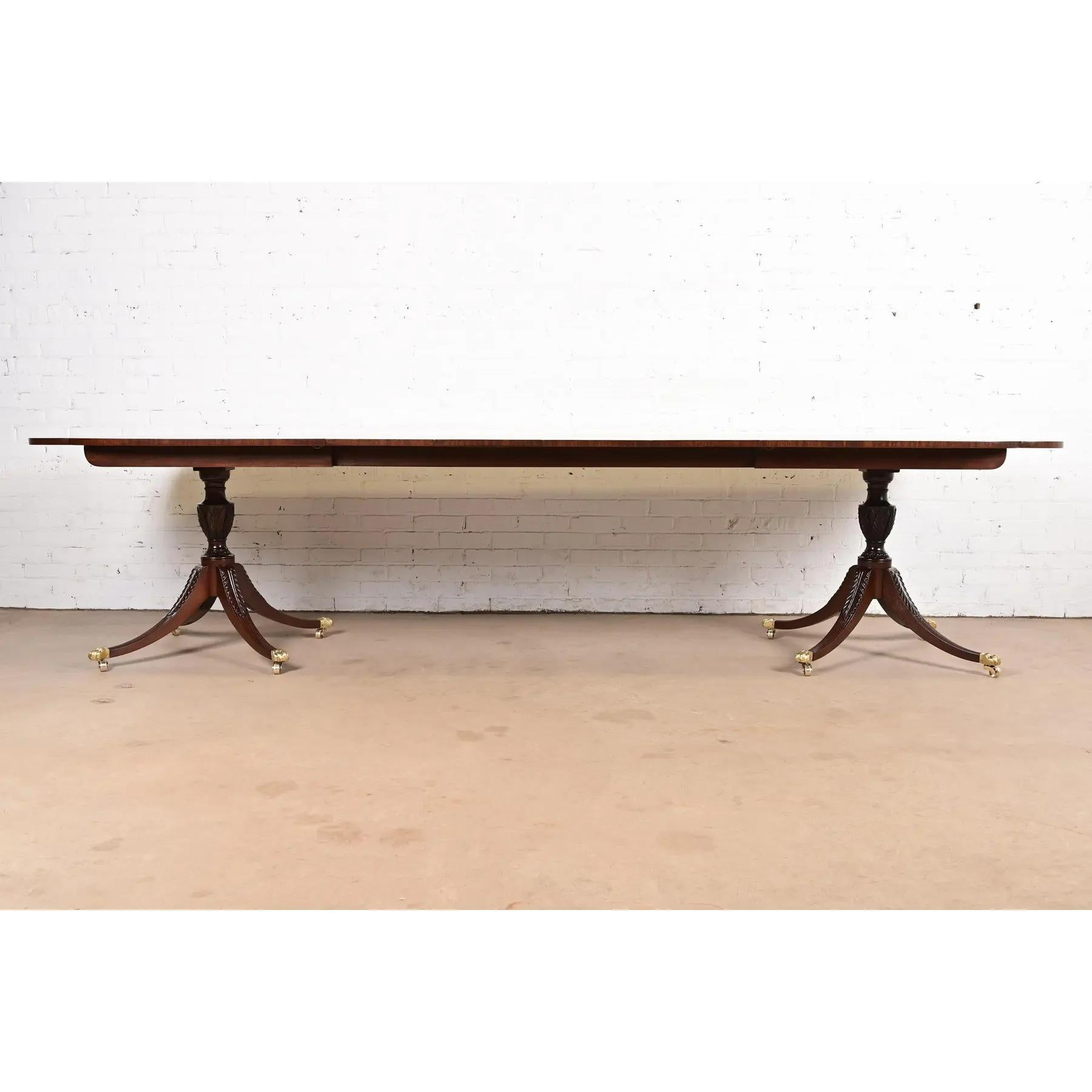 Américain Kindel Furniture Georgian Mahogany Double Pedestal Dining Table, Refinished en vente