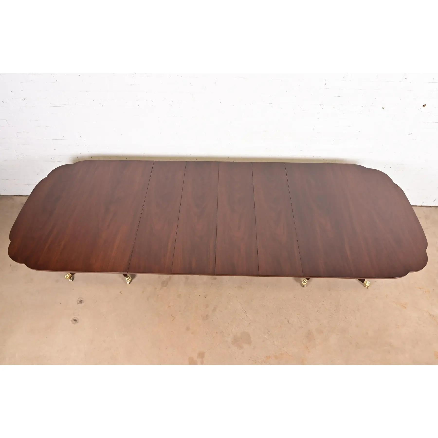 Laiton Kindel Furniture Georgian Mahogany Double Pedestal Dining Table, Refinished en vente
