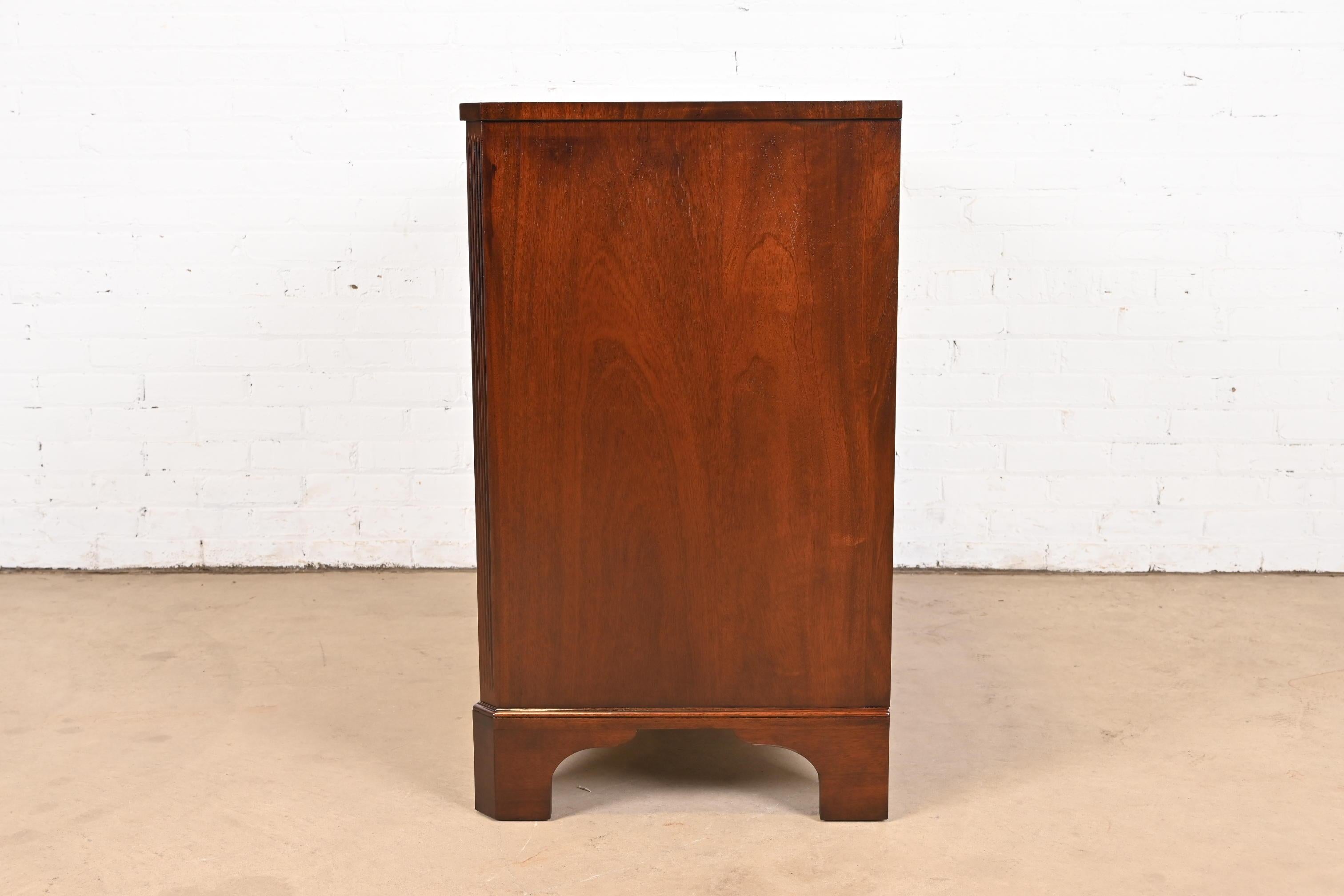 Kindel Furniture Georgian Mahogany Serpentine Front Chest of Drawers, Refinished 9
