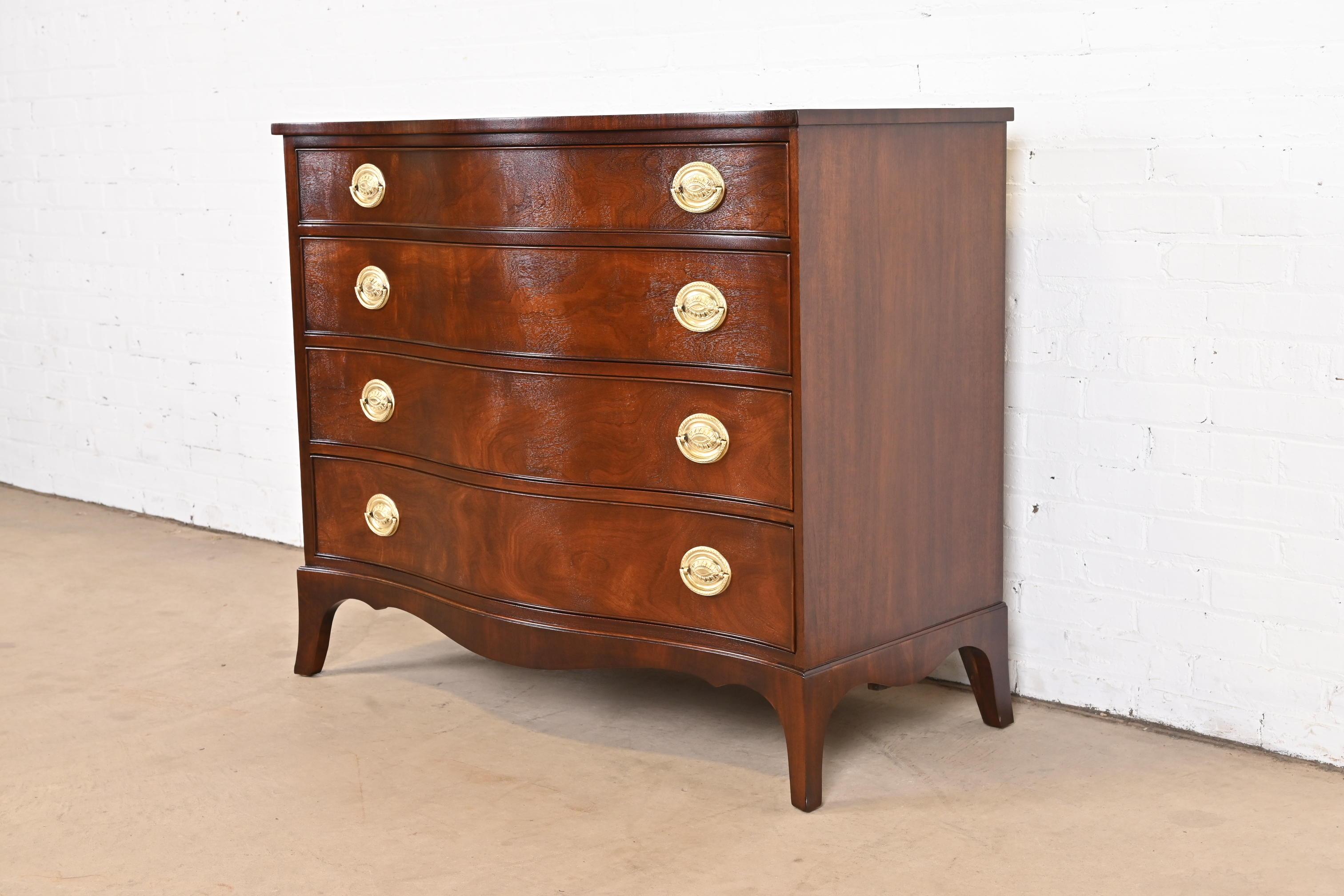 Kindel Furniture Georgian Mahogany Serpentine Front Chest of Drawers, Refinished In Good Condition In South Bend, IN