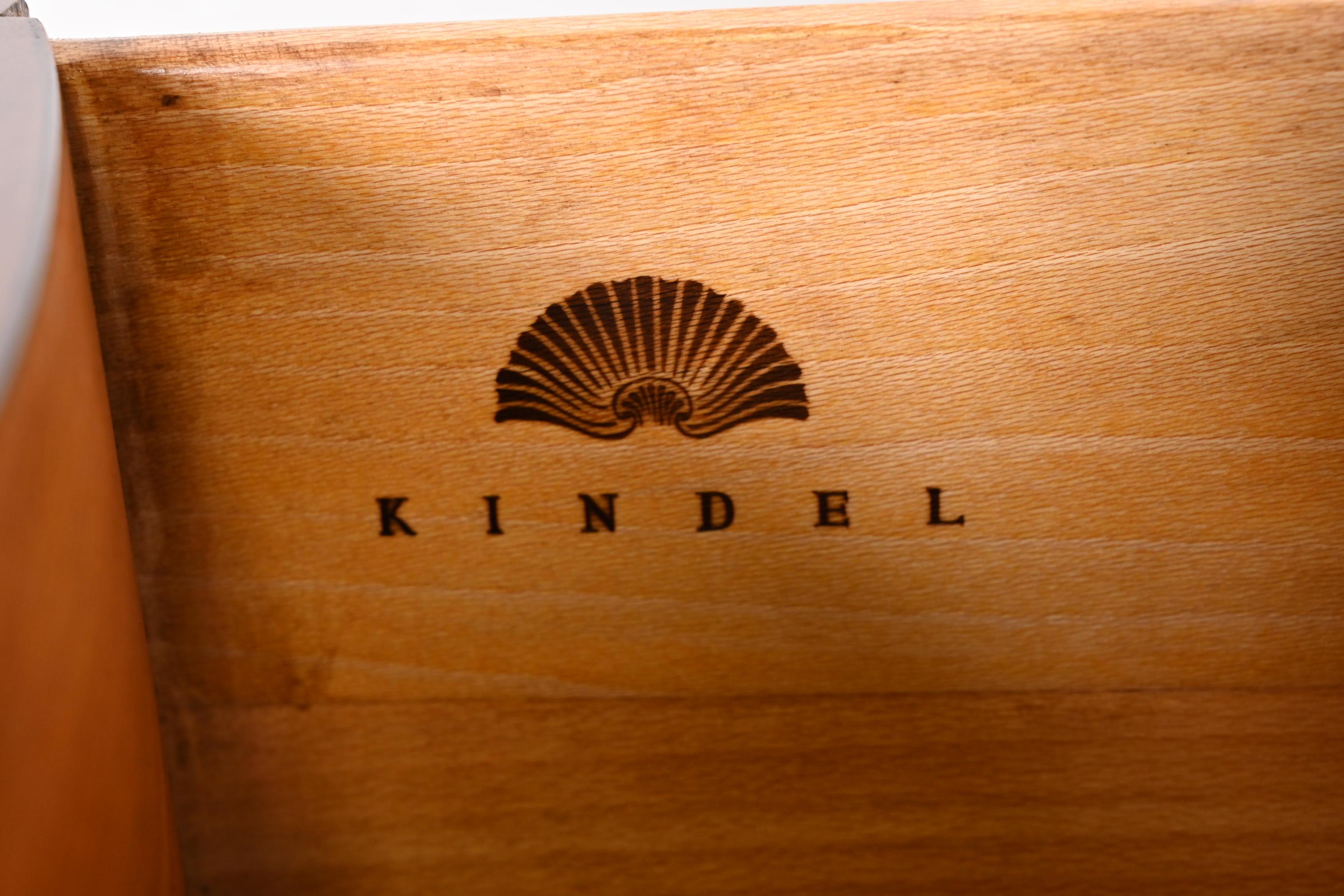 Kindel Furniture Georgian Mahogany Serpentine Front Nine-Drawer Dresser For Sale 3