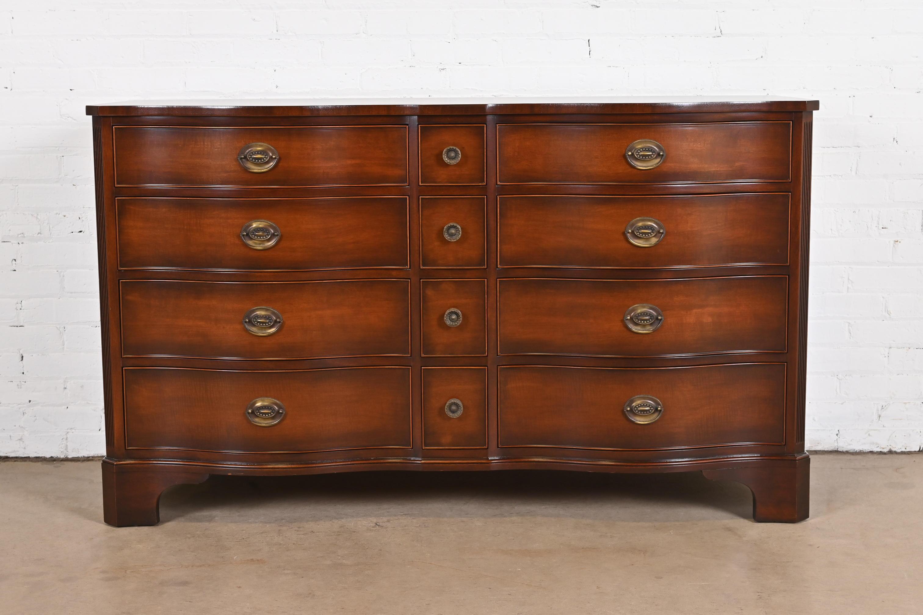 An exceptional Georgian style double serpentine front twelve-drawer dresser or chest of drawers

By Kindel Furniture

USA, circa 1960s

Carved mahogany, with original brass hardware.

Measures: 59