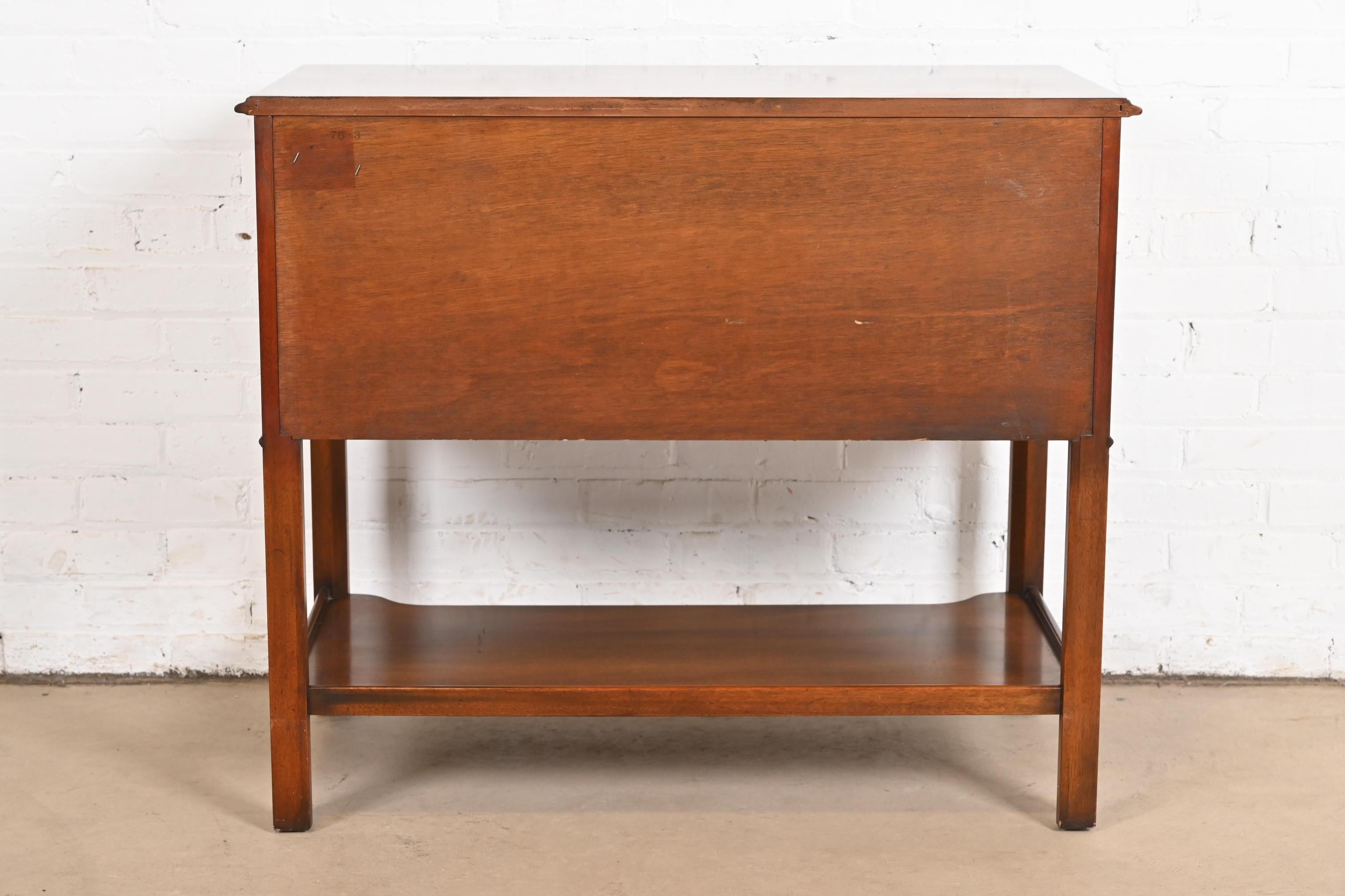 Kindel Furniture Buffet ou buffet en acajou de style géorgien en vente 5