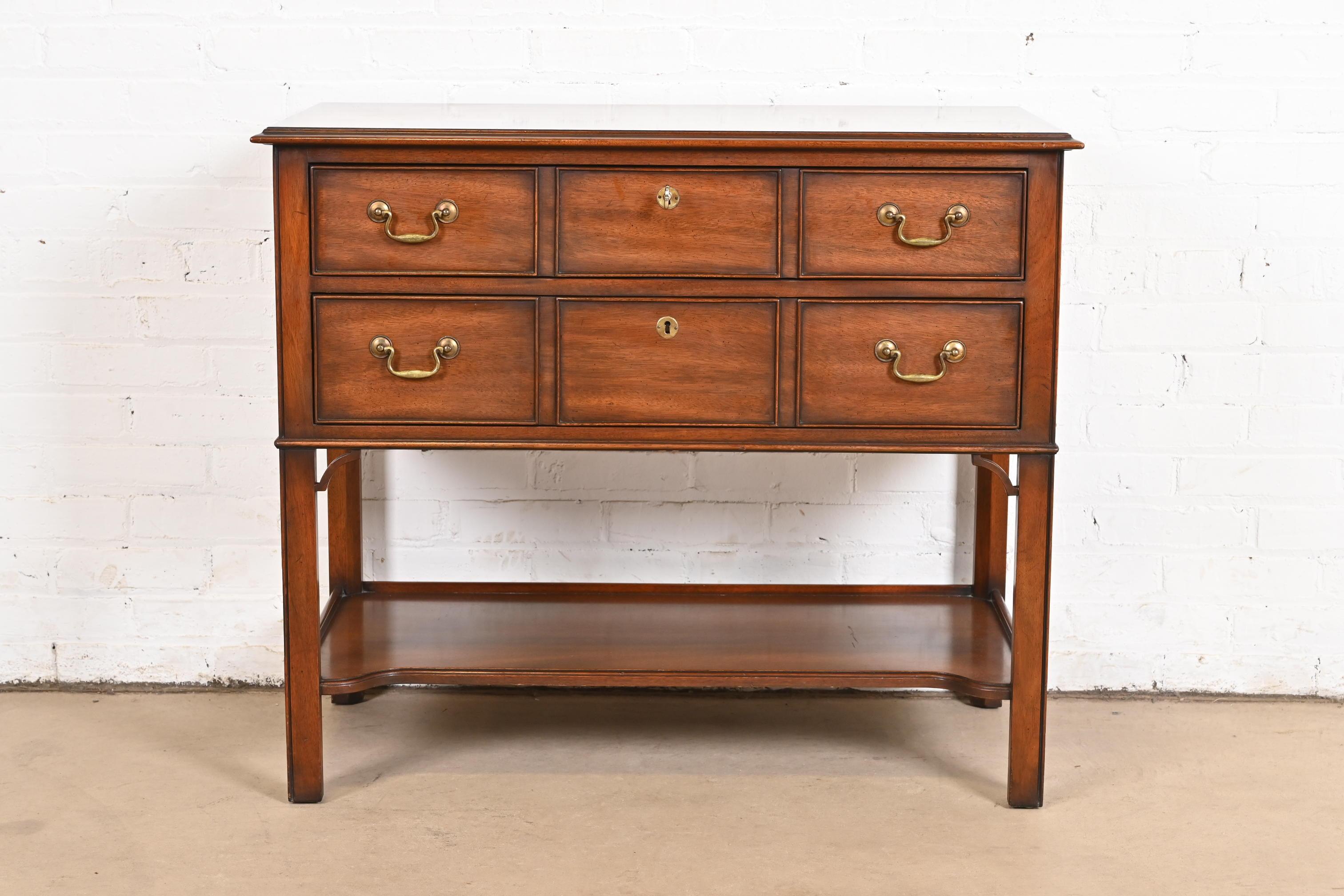 Georgien Kindel Furniture Buffet ou buffet en acajou de style géorgien en vente