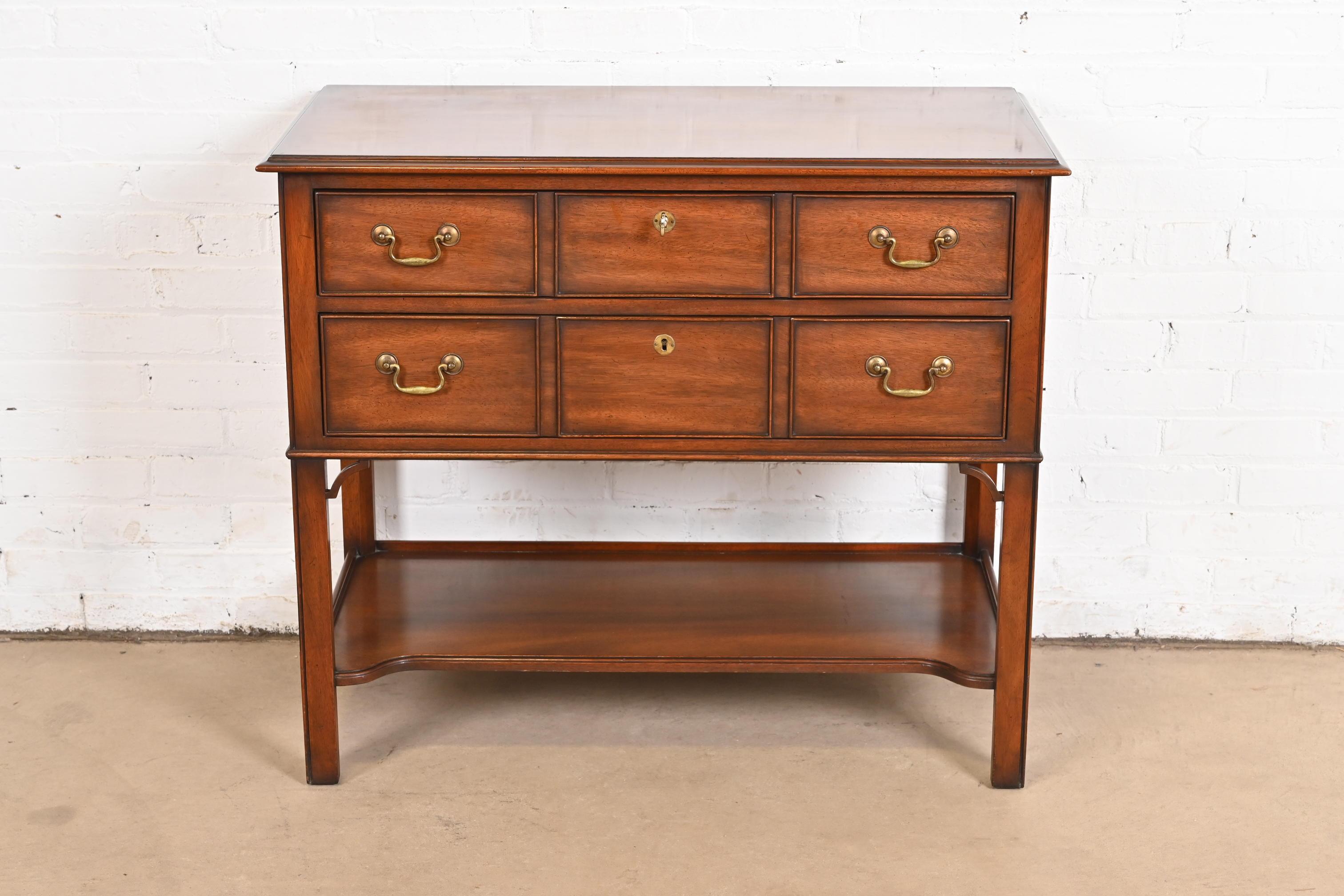 Américain Kindel Furniture Buffet ou buffet en acajou de style géorgien en vente