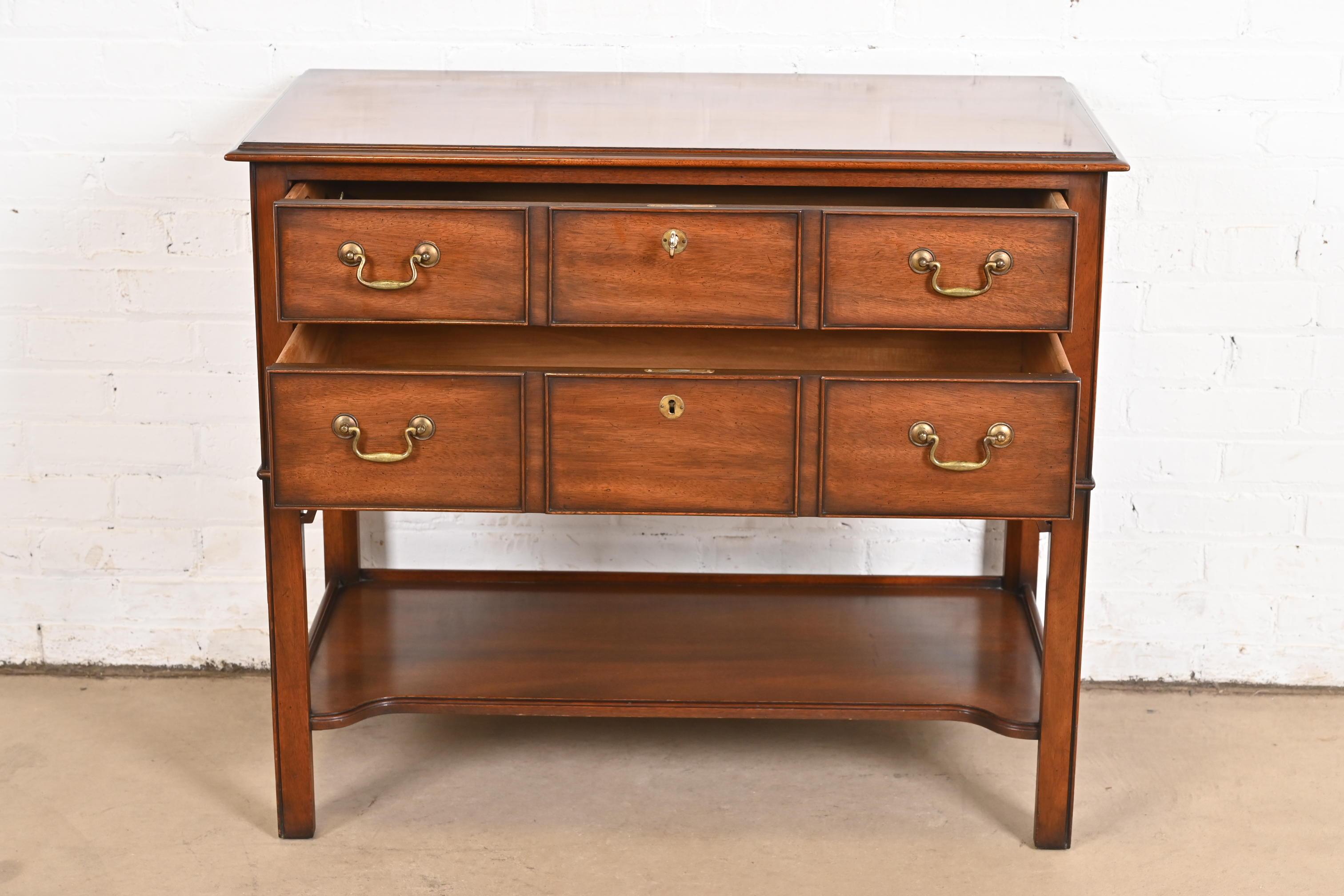 Fin du 20e siècle Kindel Furniture Buffet ou buffet en acajou de style géorgien en vente
