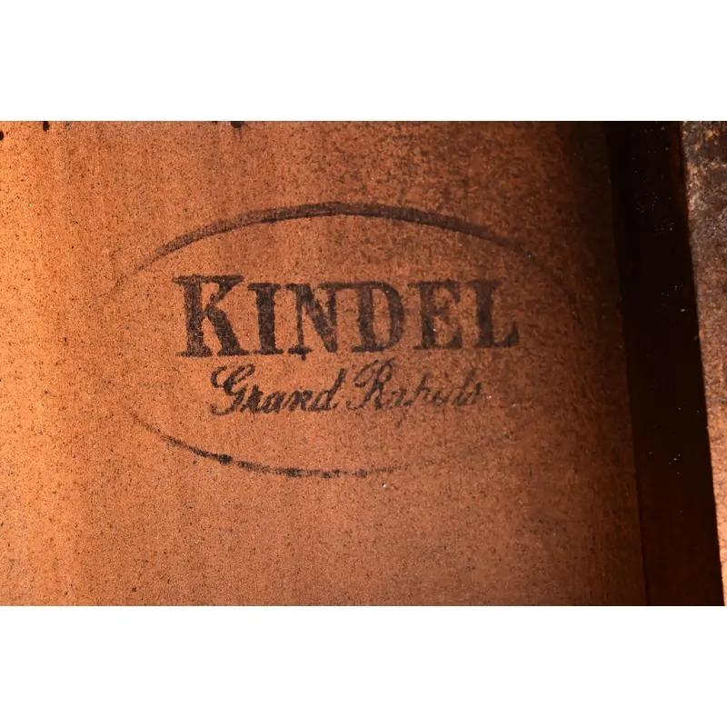 Tavolo da pranzo allungabile con piedistallo Georgian di Kindel Furniture, appena rifinito in vendita 7