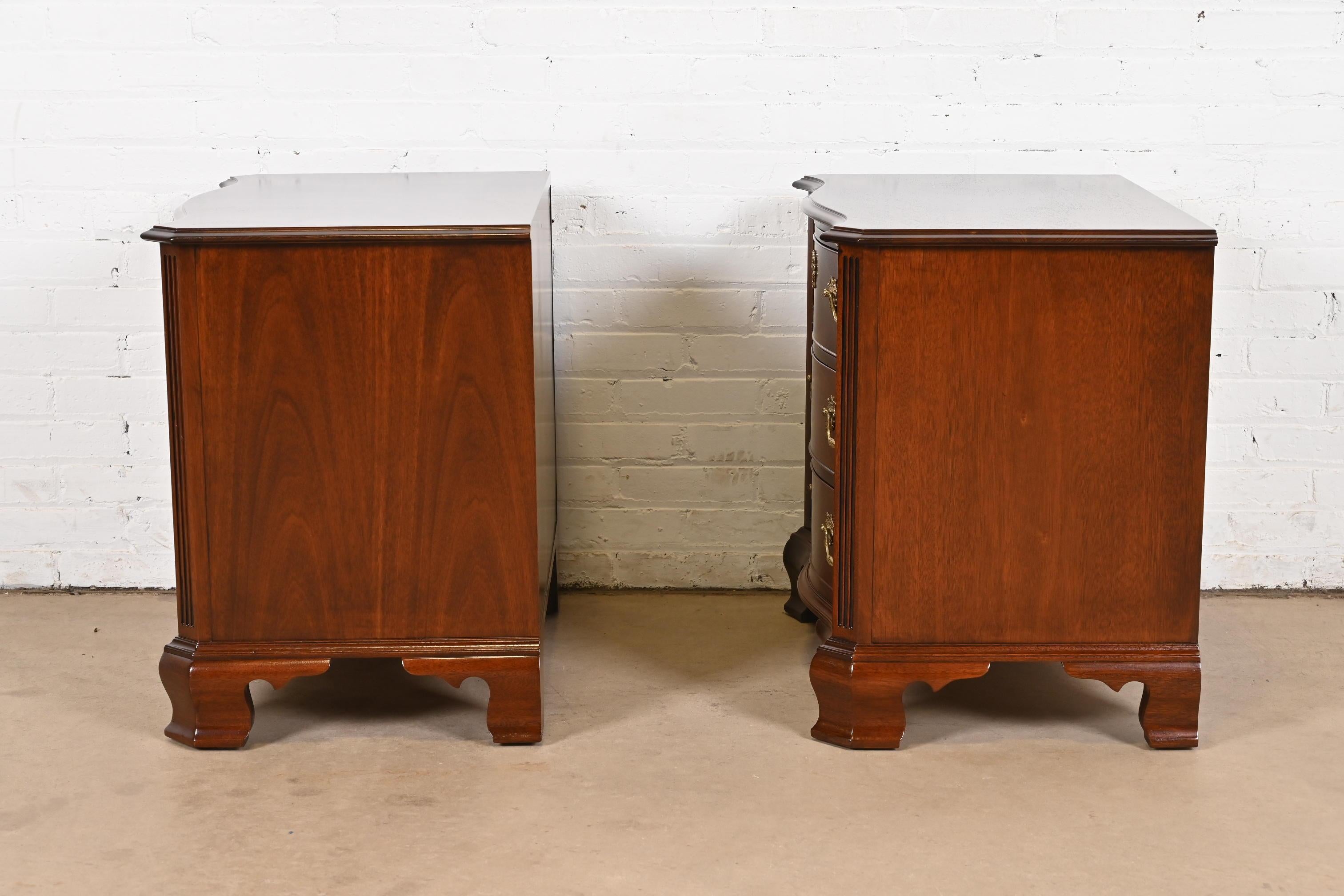 Kindel Furniture Georgian Solid Mahogany Serpentine Front Nightstands, Pair 5