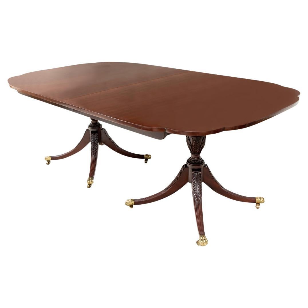 Table de salle à manger de style géorgien en acajou à double piédestal Kindel Furniture