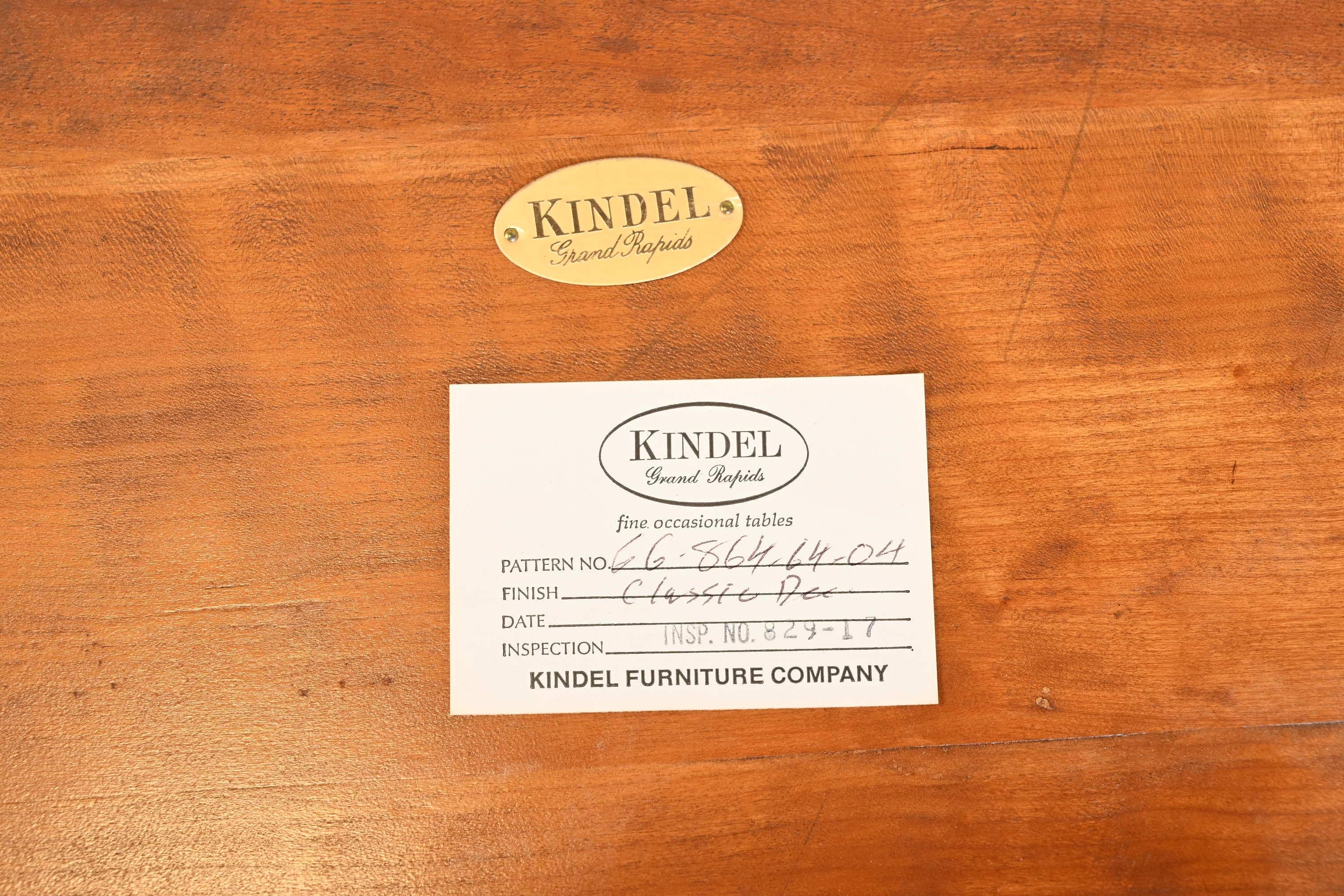 Kindel Furniture table basse Hollywood Regency Chinoiserie peinte en cerisier en vente 4