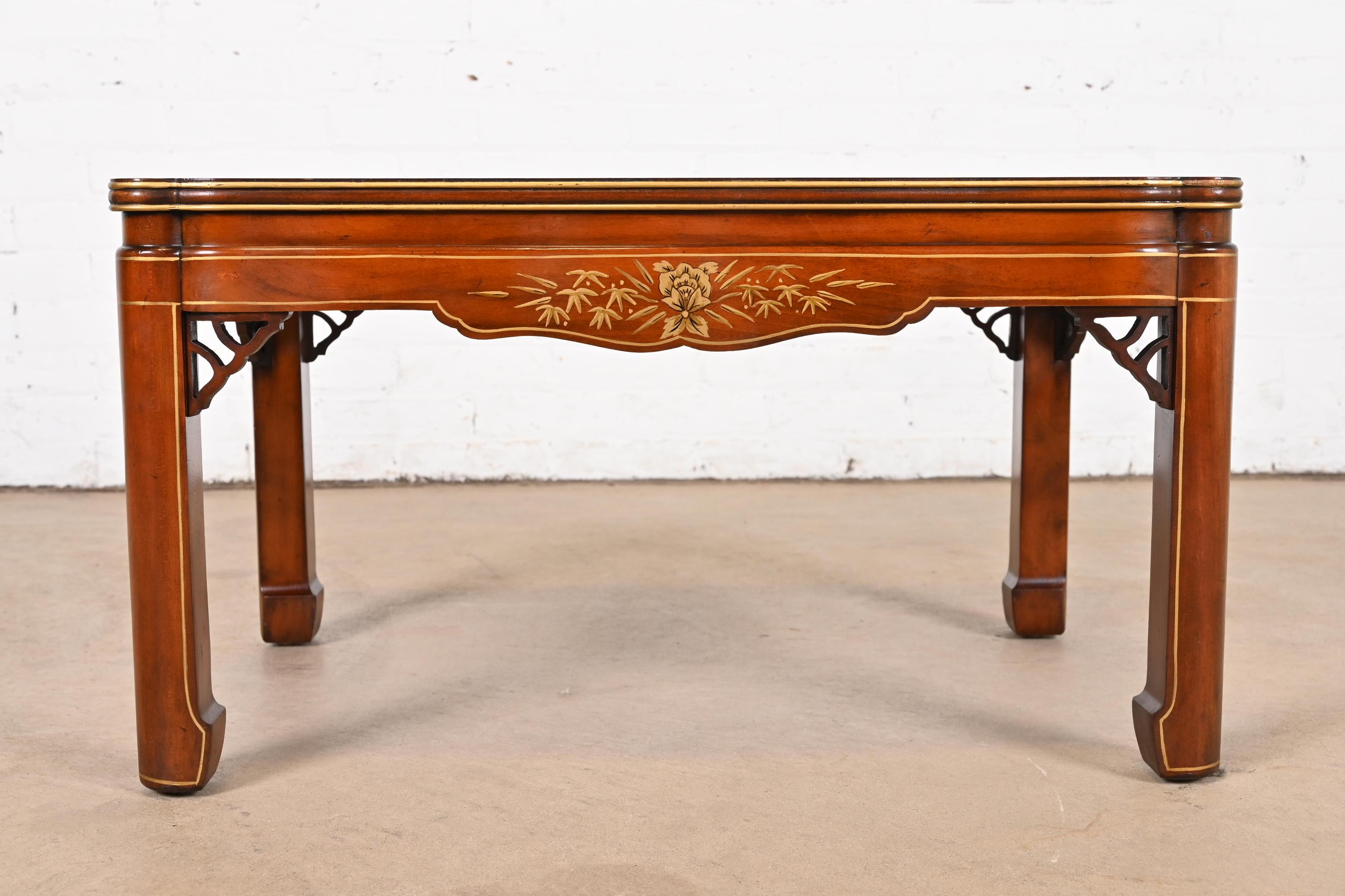 Chinoiseries Kindel Furniture table basse Hollywood Regency Chinoiserie peinte en cerisier en vente