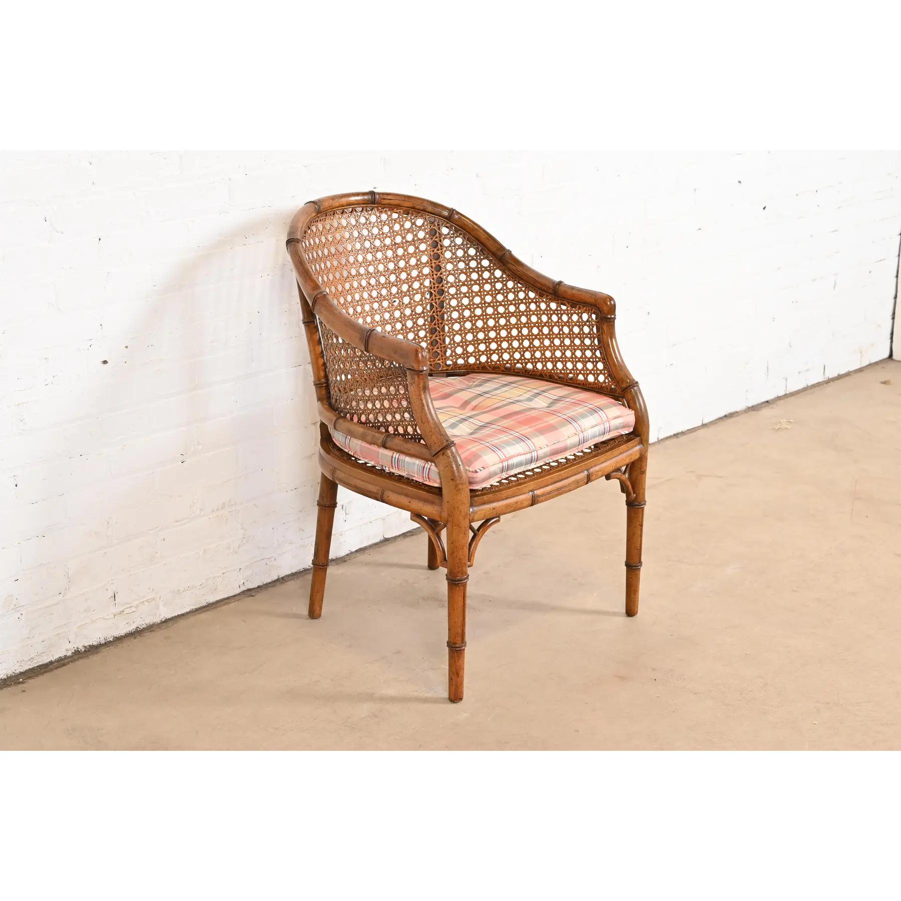Kindel Furniture Hollywood Regency Silla club de bambú sintético y caña, circa 1970s Estadounidense en venta