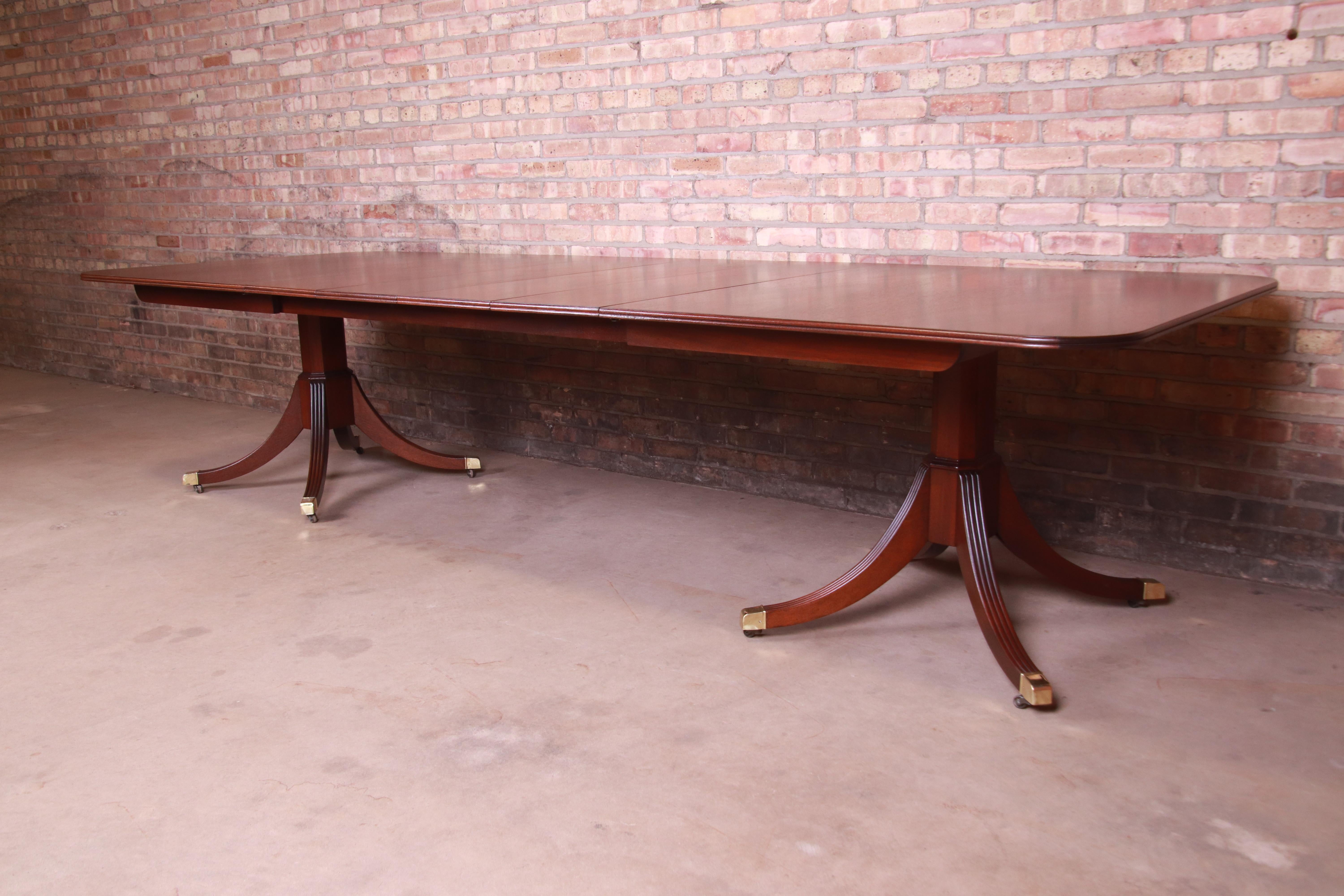 Kindel Furniture Irish Georgian Mahogany Extension Dining Table, Refinished In Good Condition In South Bend, IN